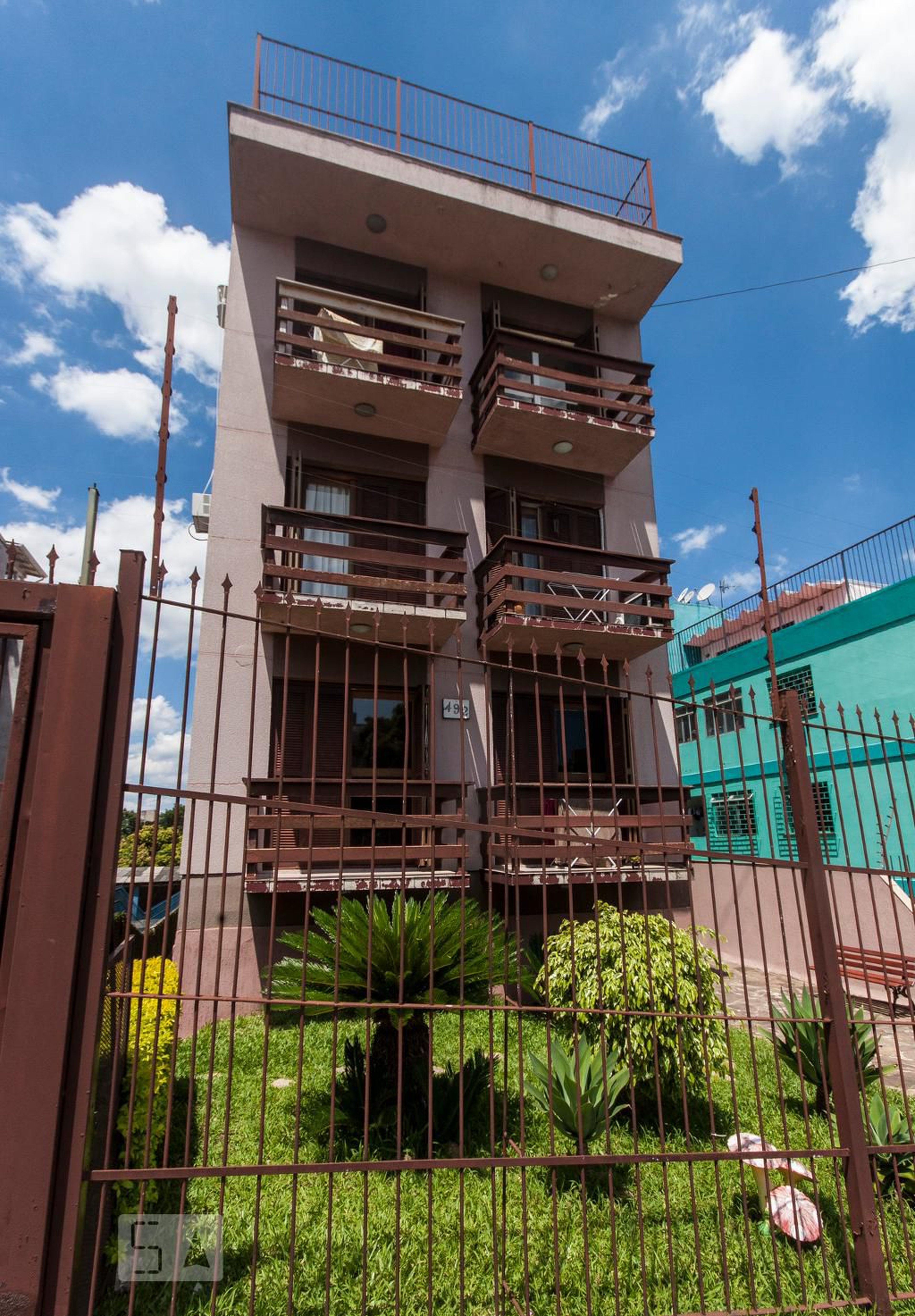 Fachada Condomínio em Rua Marechal Hermes, 492