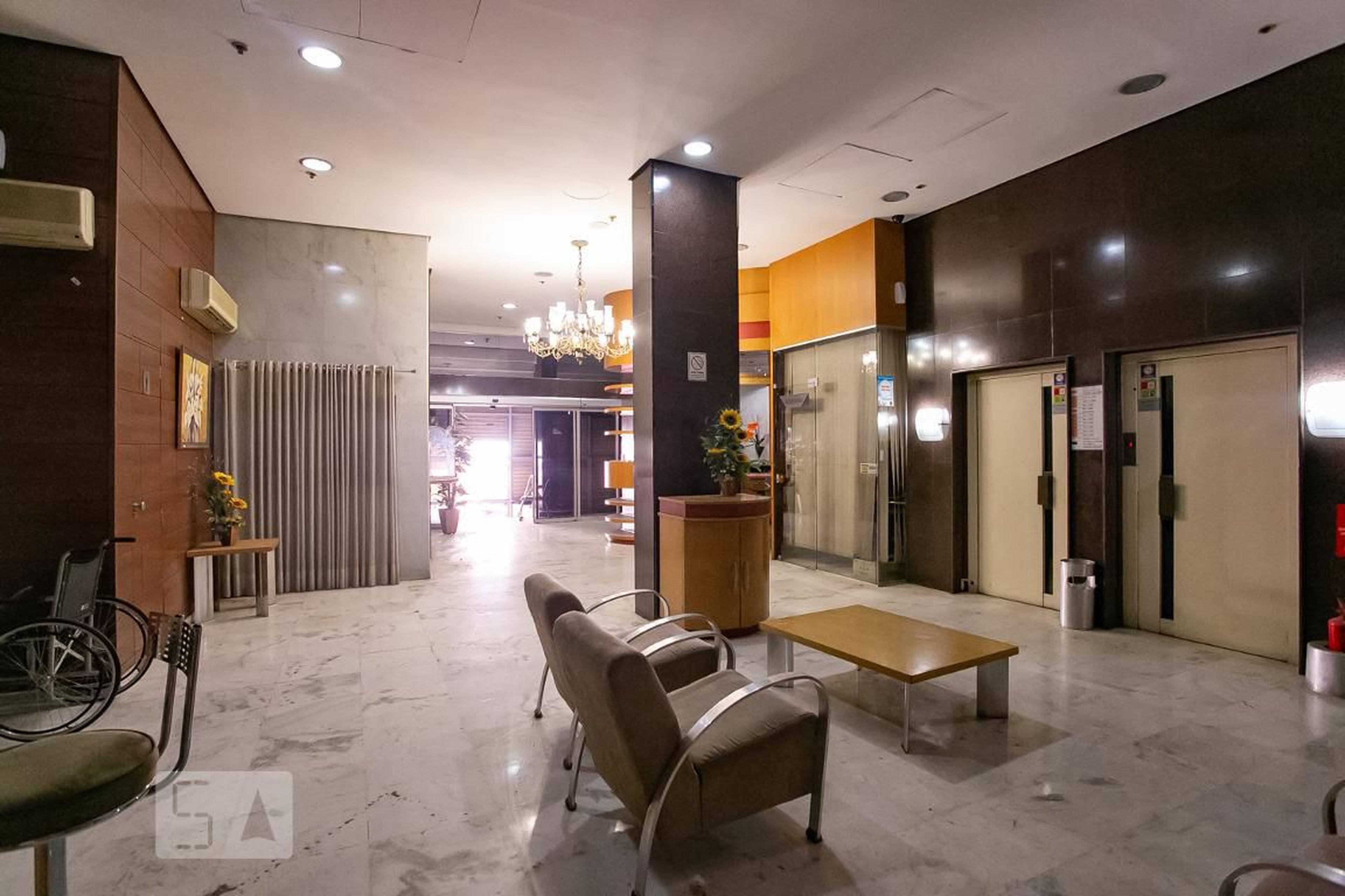 Hall de Entrada Condomínio em Rua Vigário José Inácio, 4