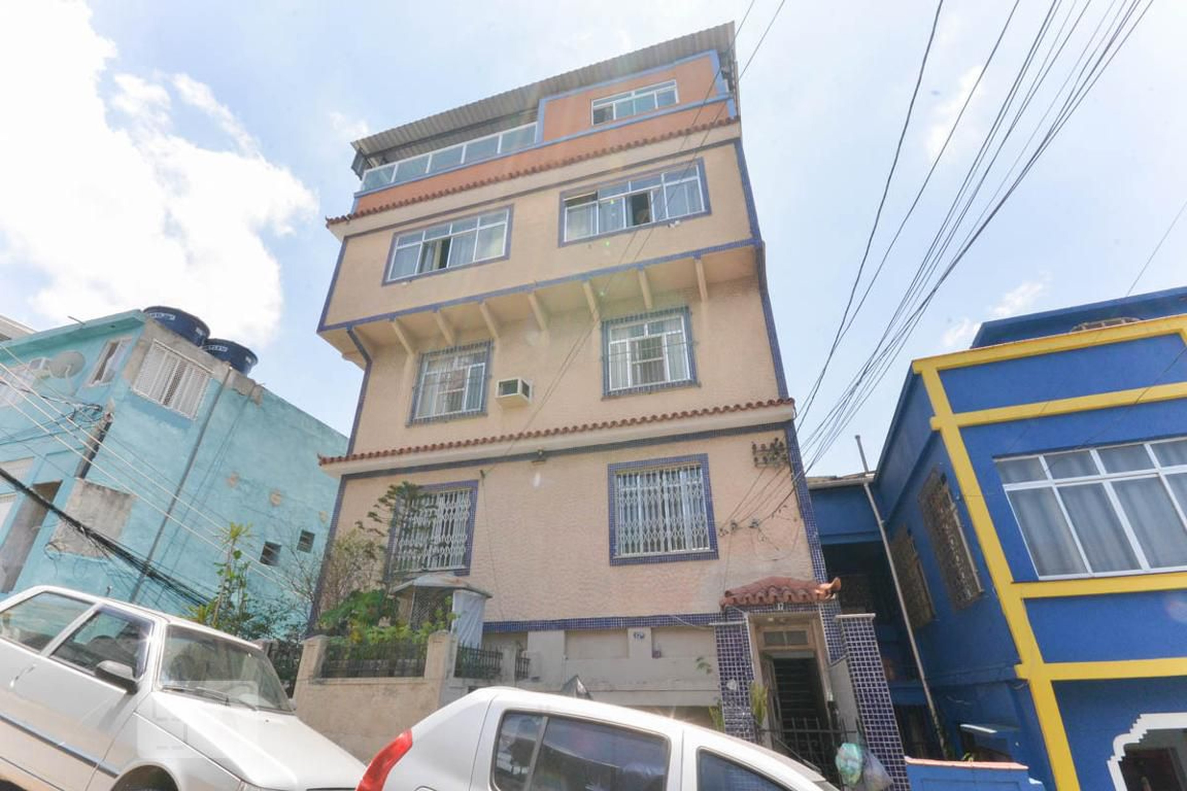 Fachada Condomínio em Rua Faria Braga, 17