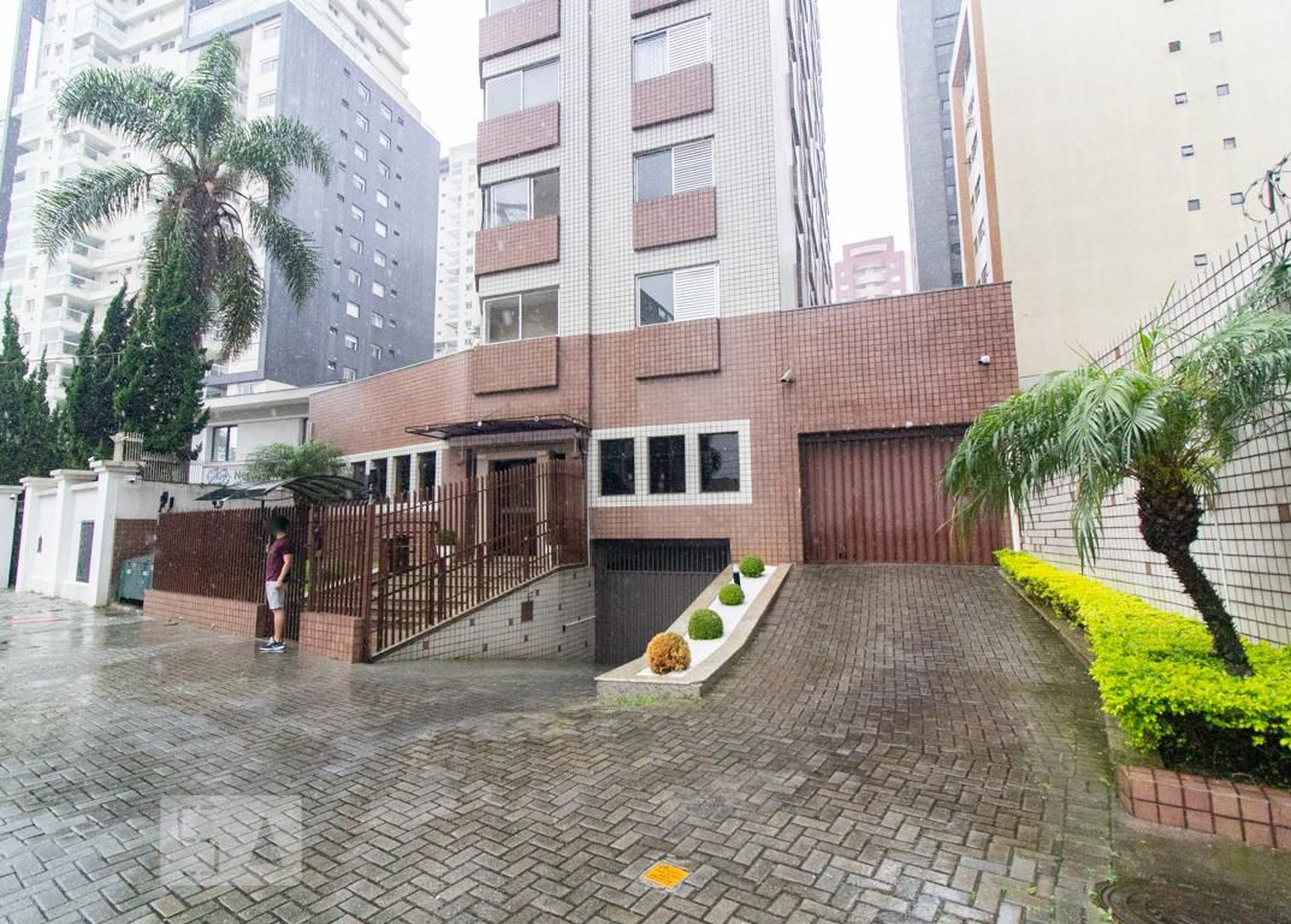 Fachada Condomínio em Rua Romédio Dorigo, 145