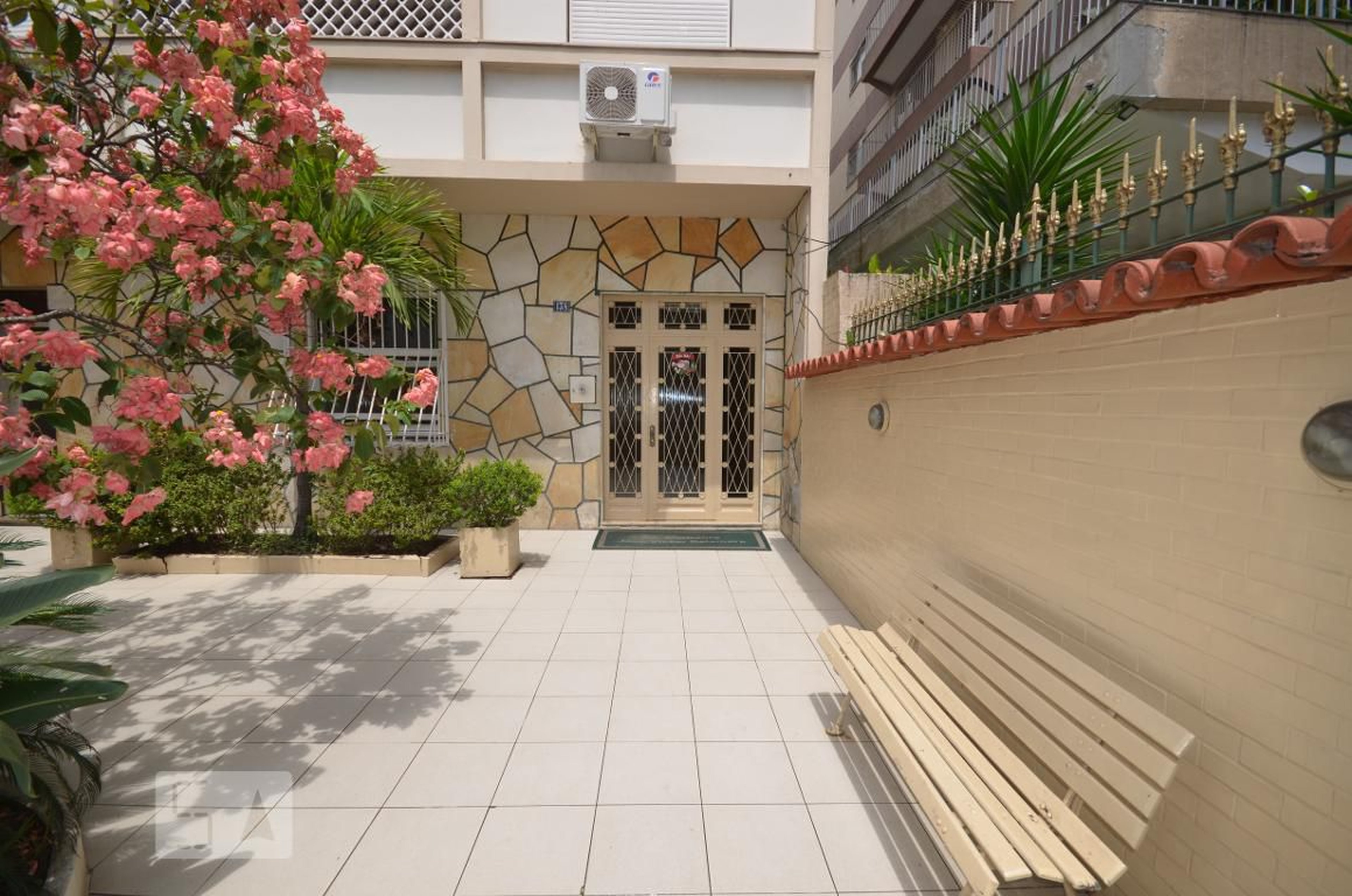 Entrada do prédio - Edifício Almirante José Vitor Delamare