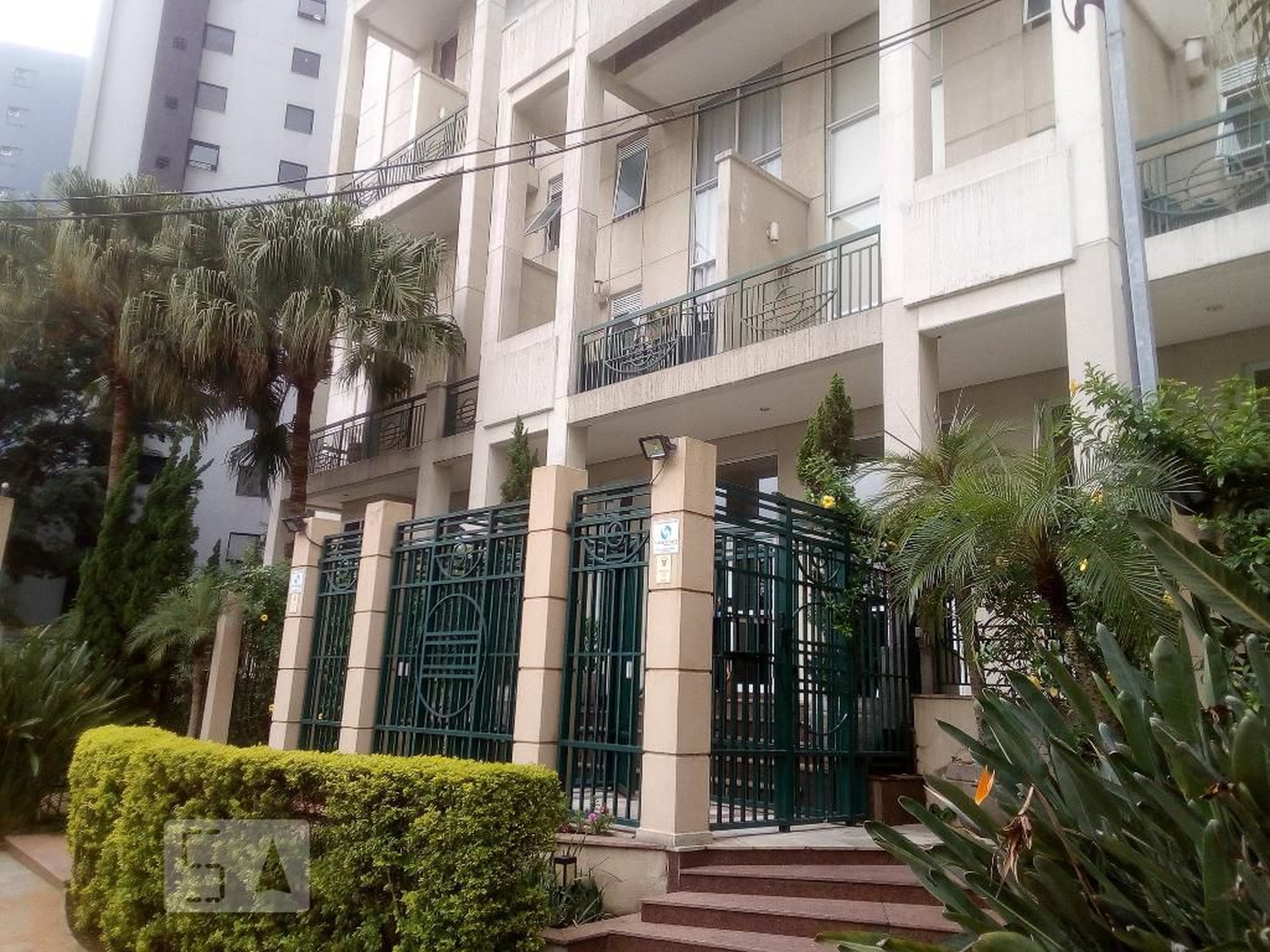 Fachada Condomínio em Rua Doutor Neto de Araújo, 260