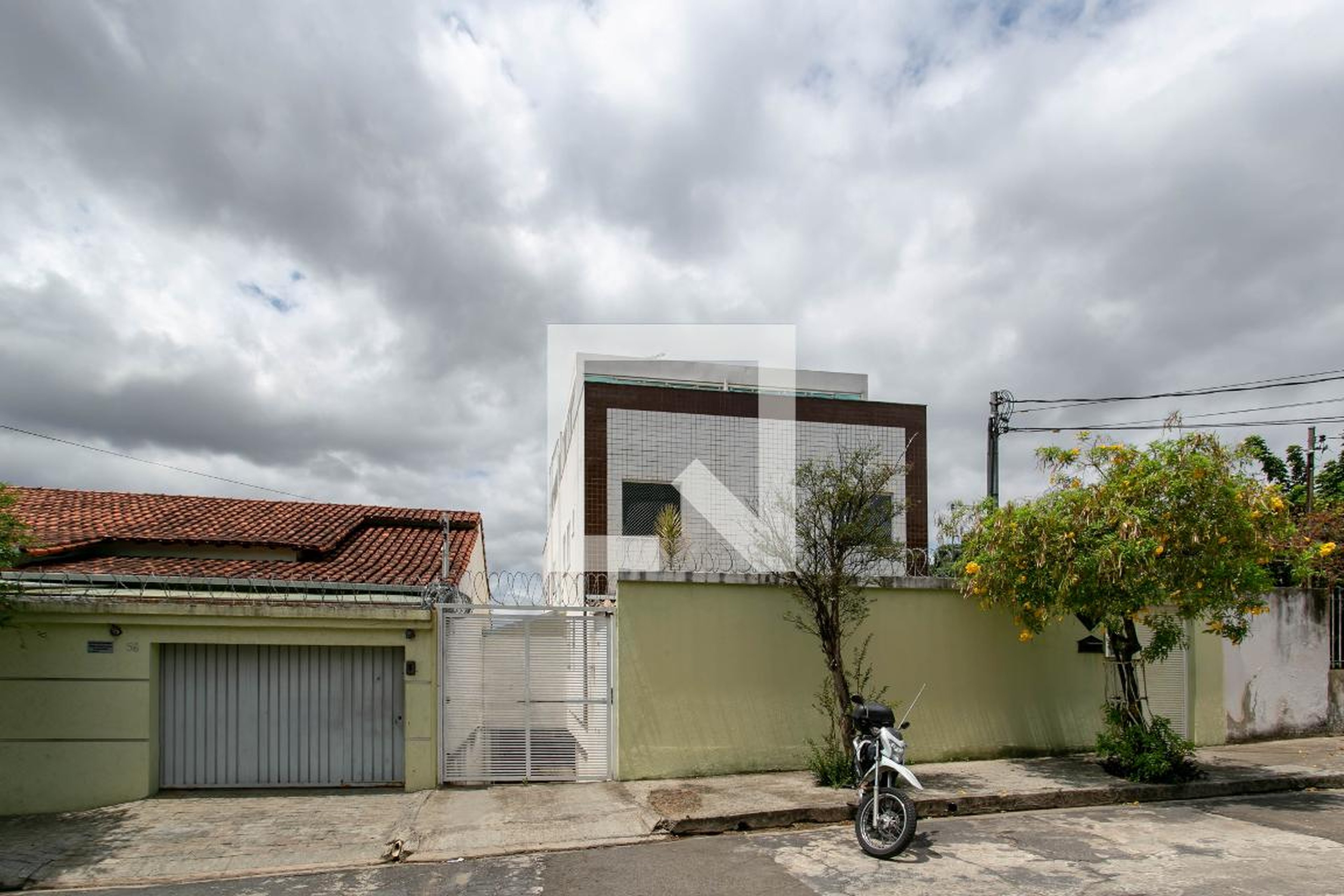 Fachada Condomínio em Rua Epaminondas de Moura e Silva, 40
