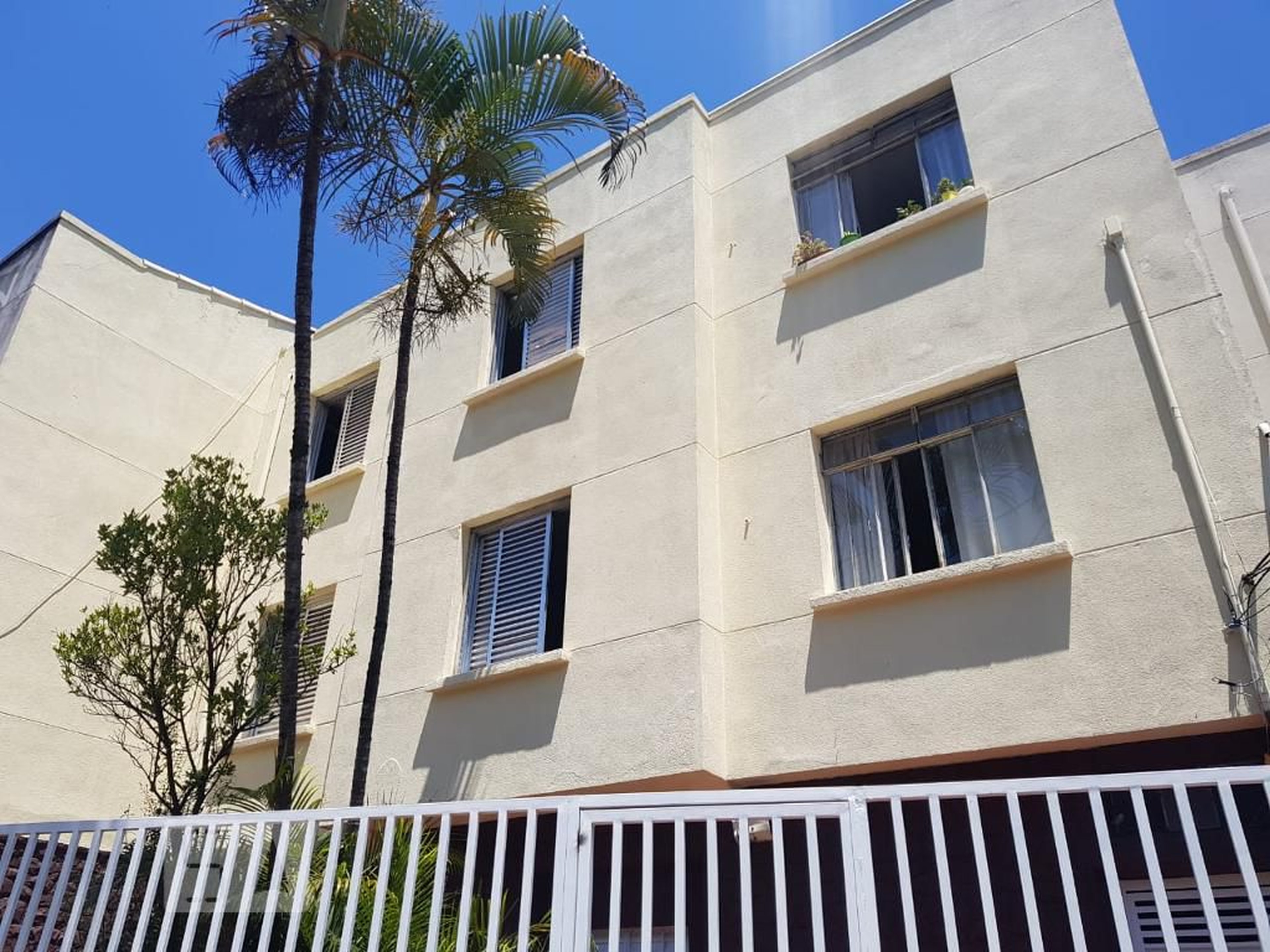 Fachada Condomínio em Av. Gen. Ataliba Leonel, 615