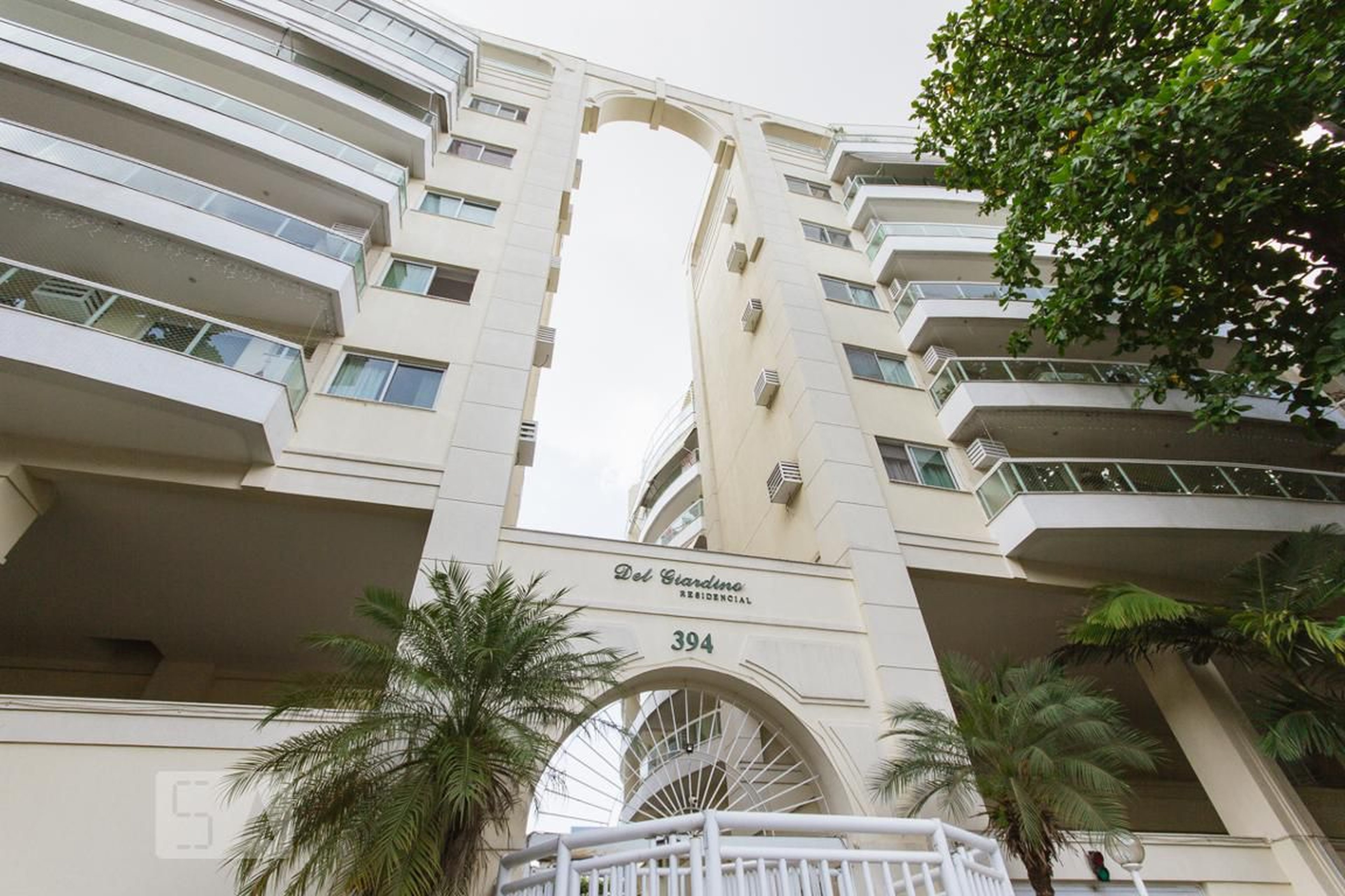 Fachada do Condomínio Condomínio Del Guardino