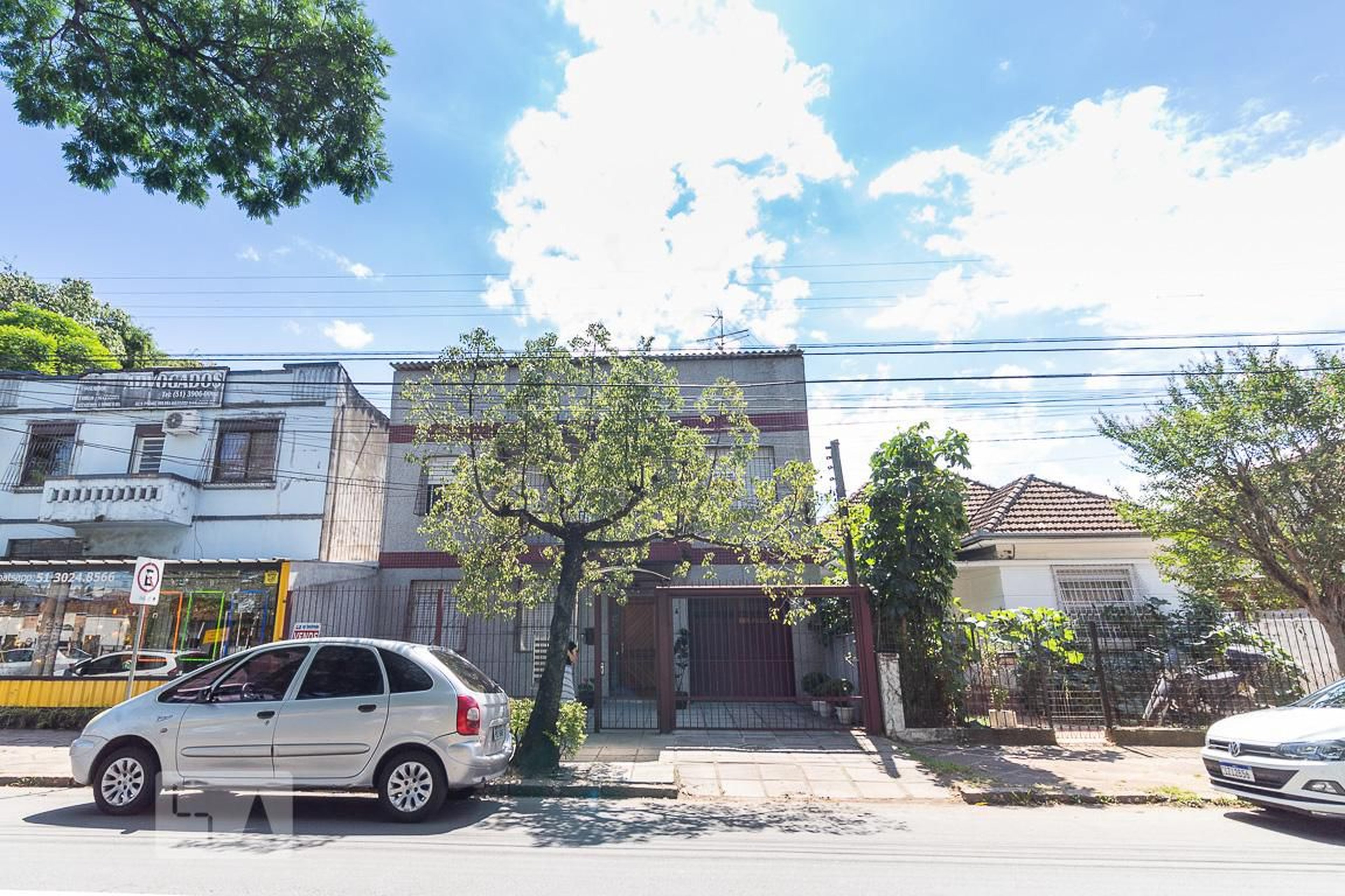 Fachada Condomínio em Avenida General Emílio Lúcio Esteves, 214