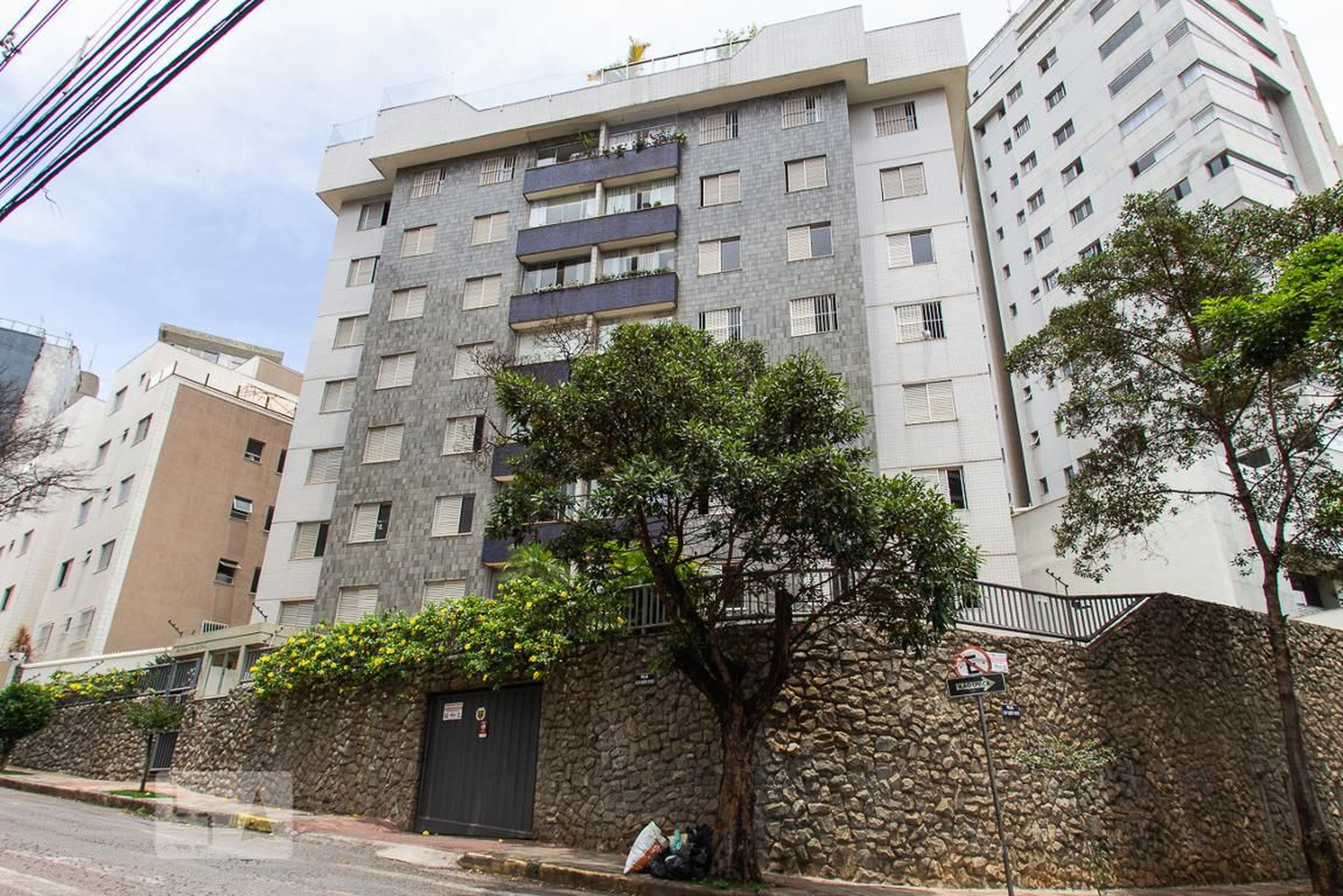 Fachada Condomínio em Rua Walter Guimarães Figueiredo, 250