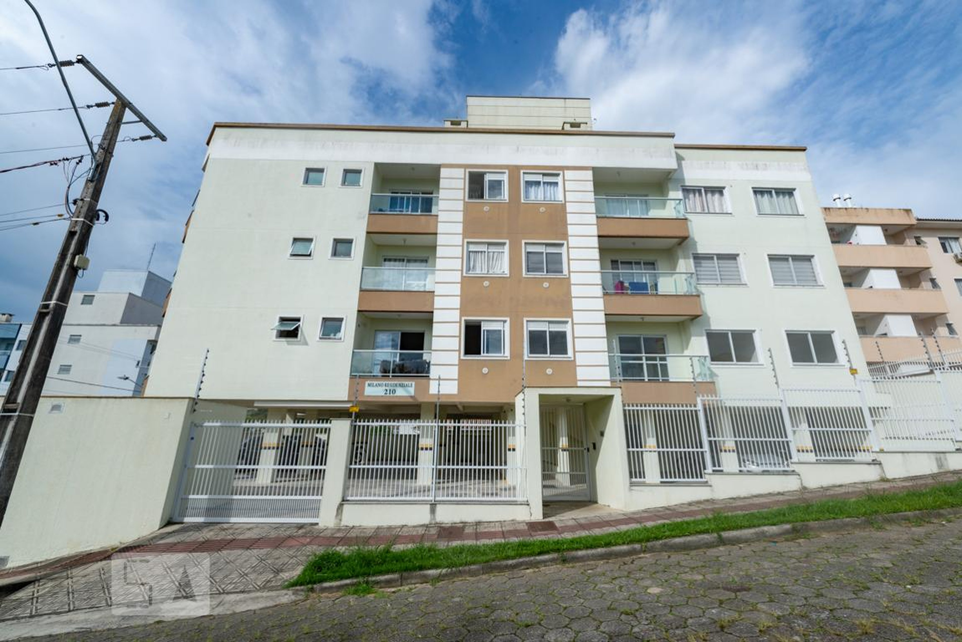 Fachada Condomínio em Rua Zigomar Georgina de Souza Silva, 210