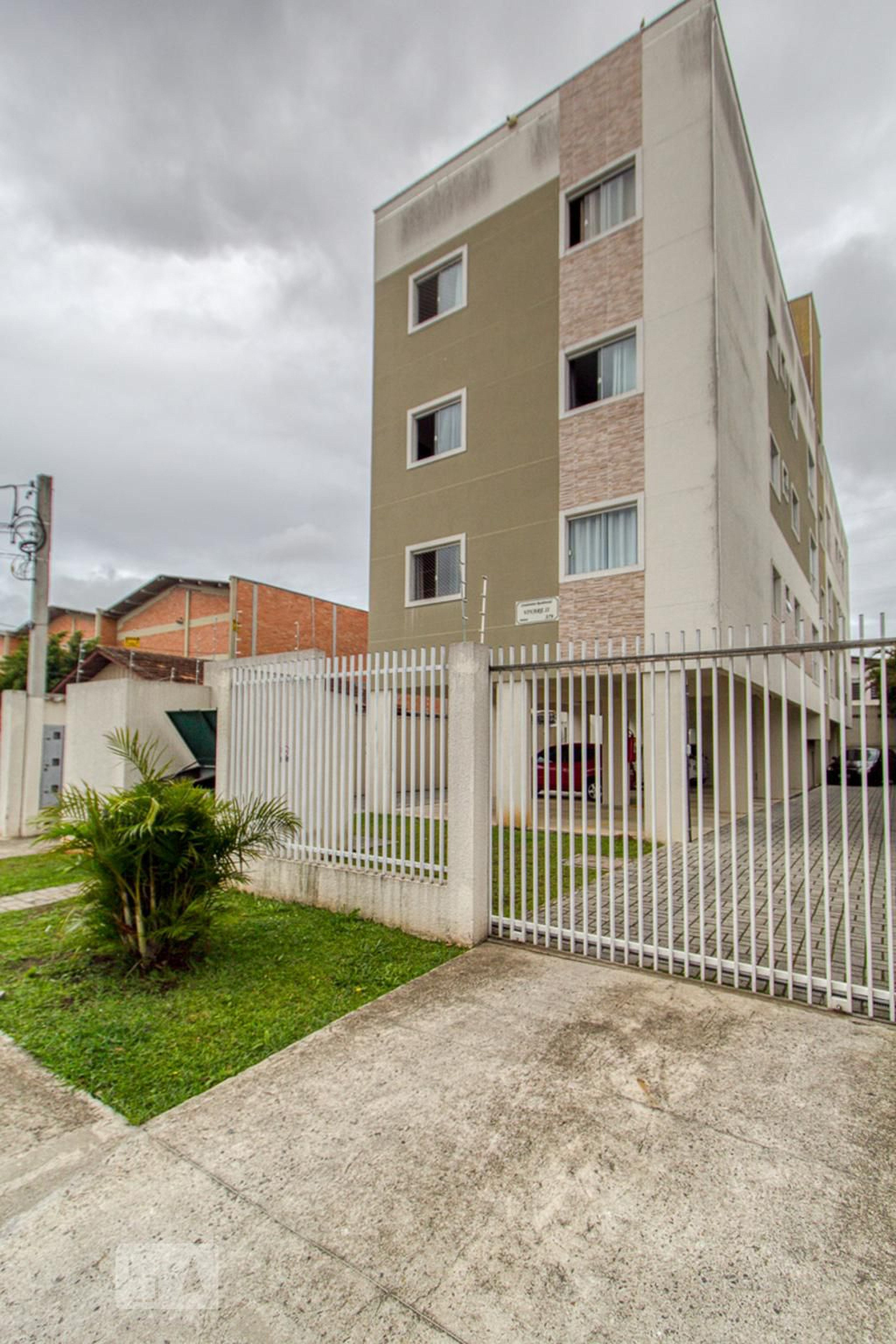 Fachada Condomínio em Rua José Mariano dos Santos, 379