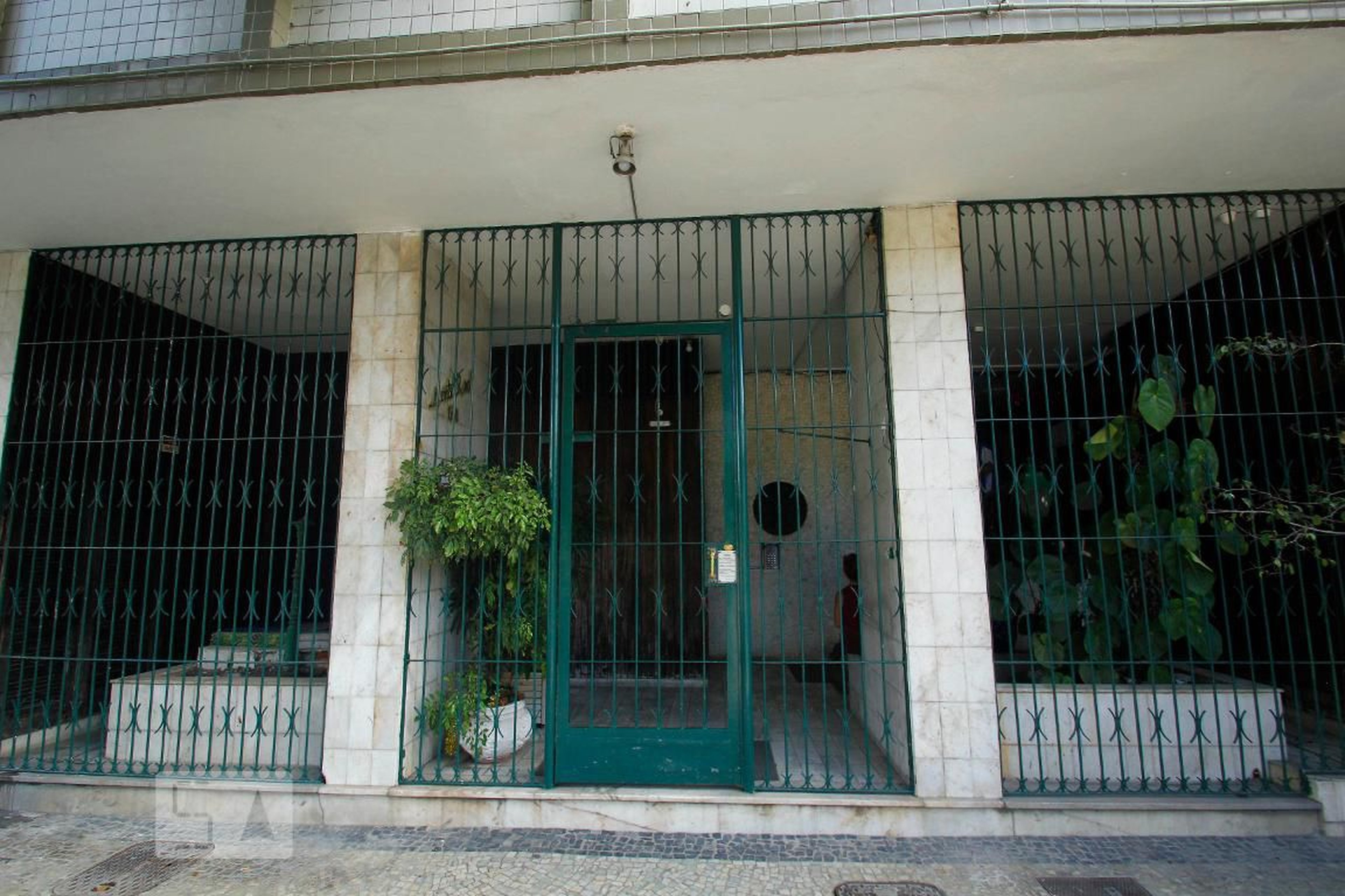 Entrada do prédio - Edifício Monte Real