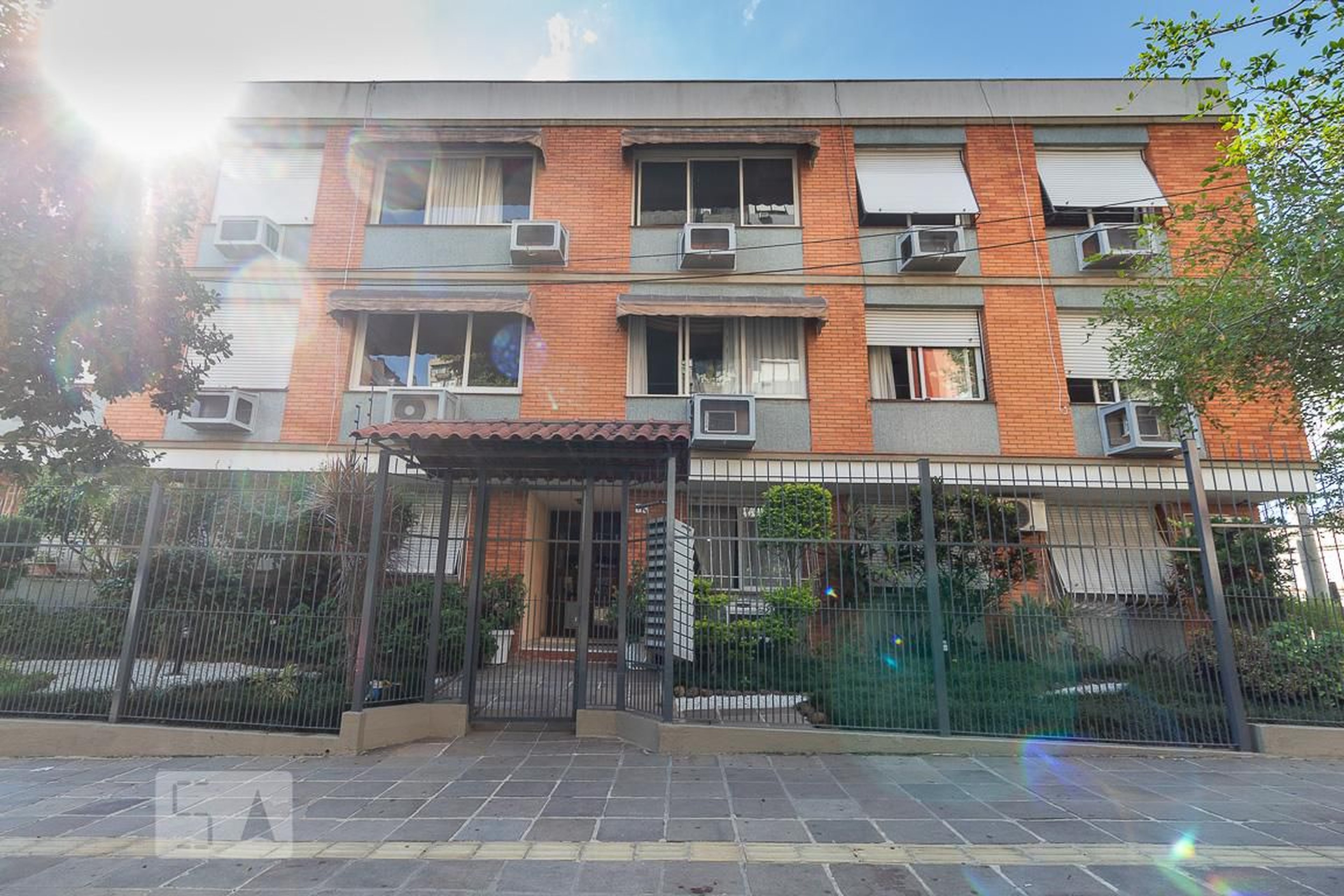 Fachada do Condomínio Edifício Tanira