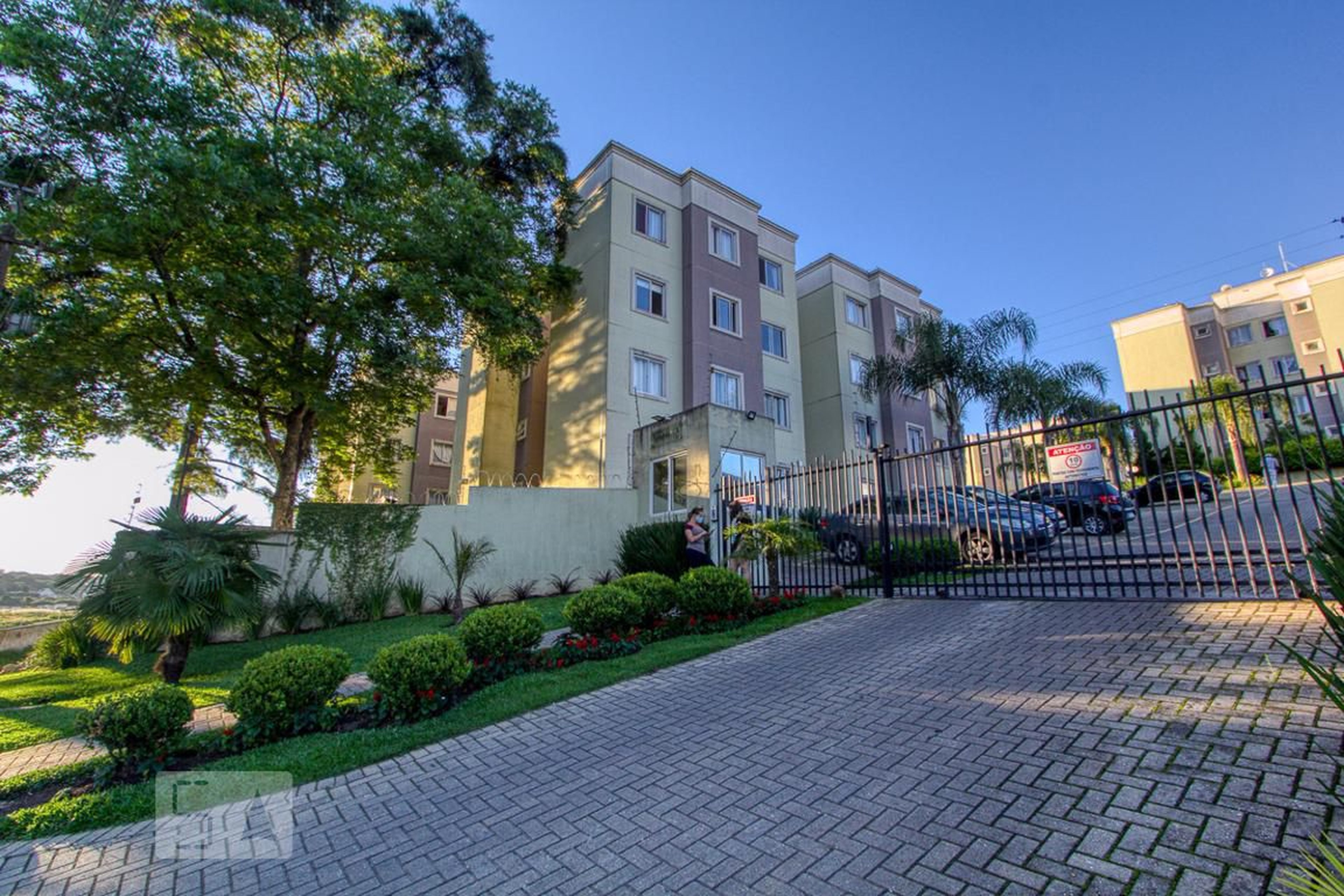 Fachada do Condomínio Condomínio Tanguá A