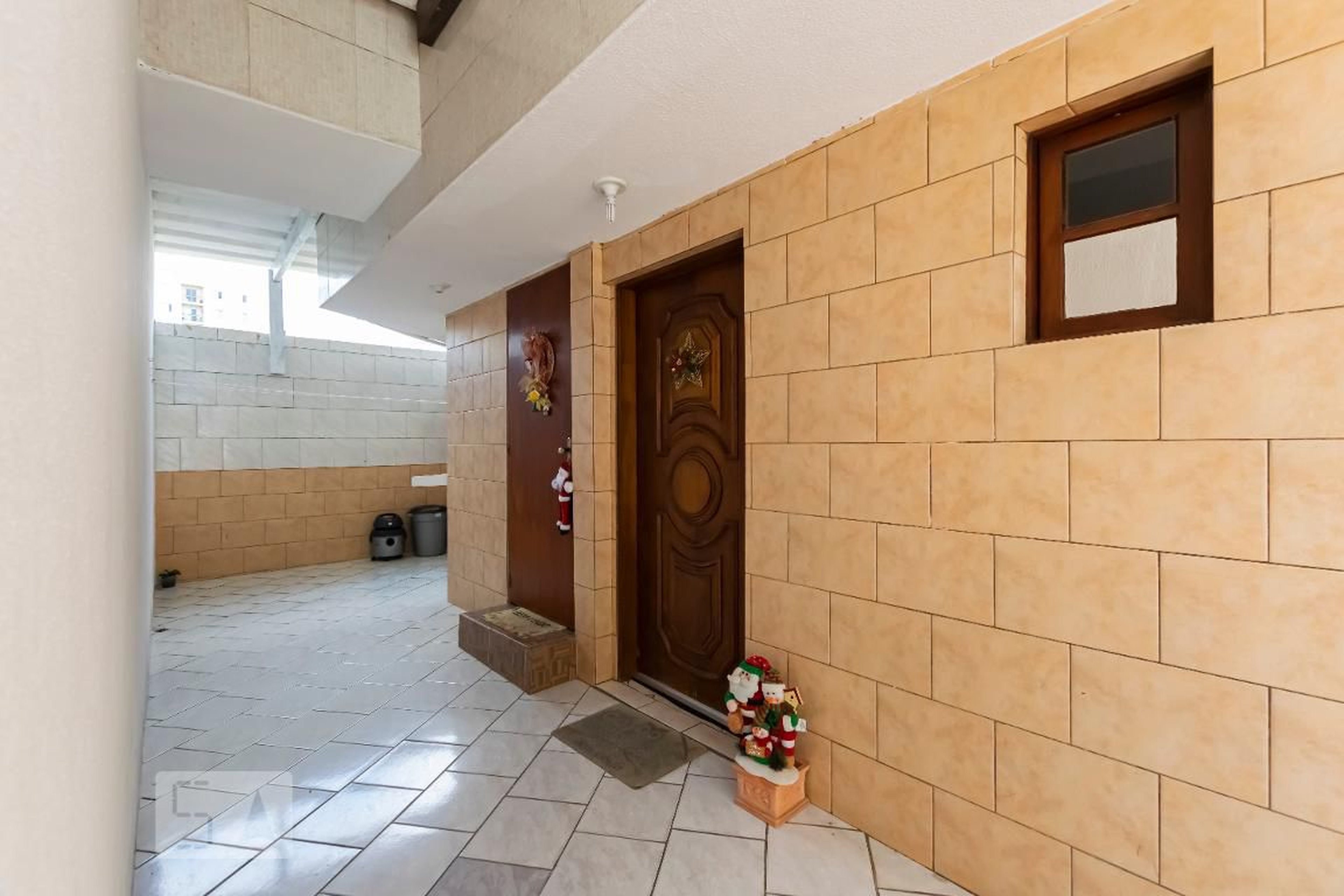 Entrada Condomínio em Rua Nossa Senhora da Saúde, 742