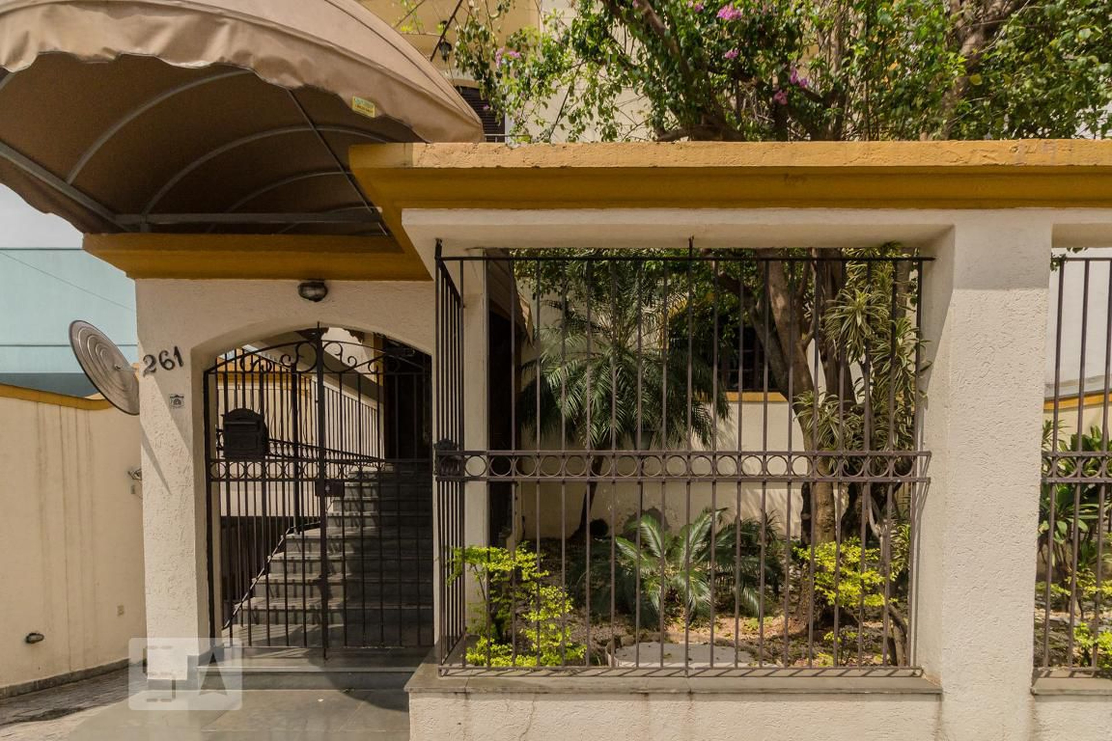 Fachada Condomínio em Rua Almirante Protógenes, 271