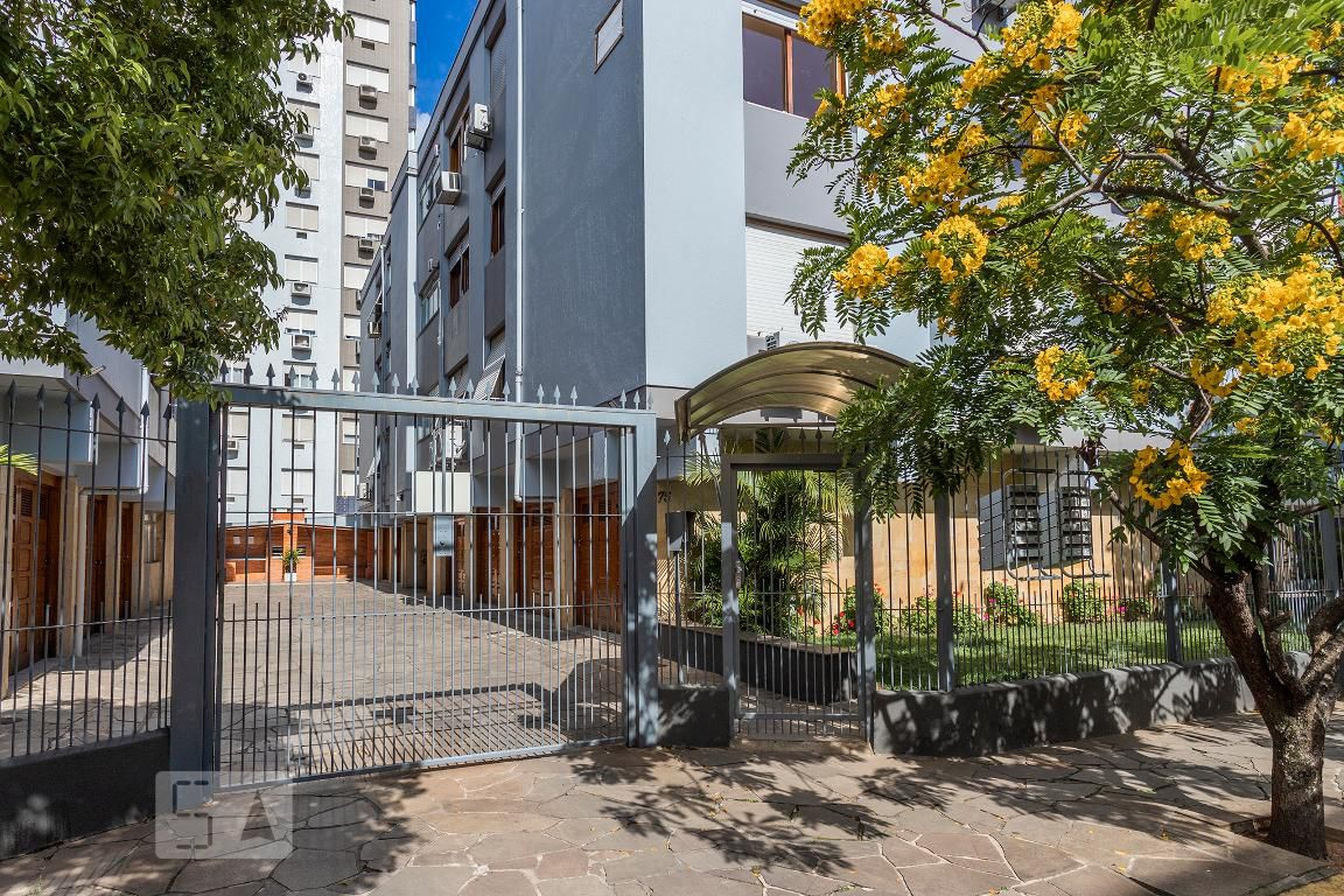 Fachada Condomínio em Rua Doutor Derly Monteiro, 75