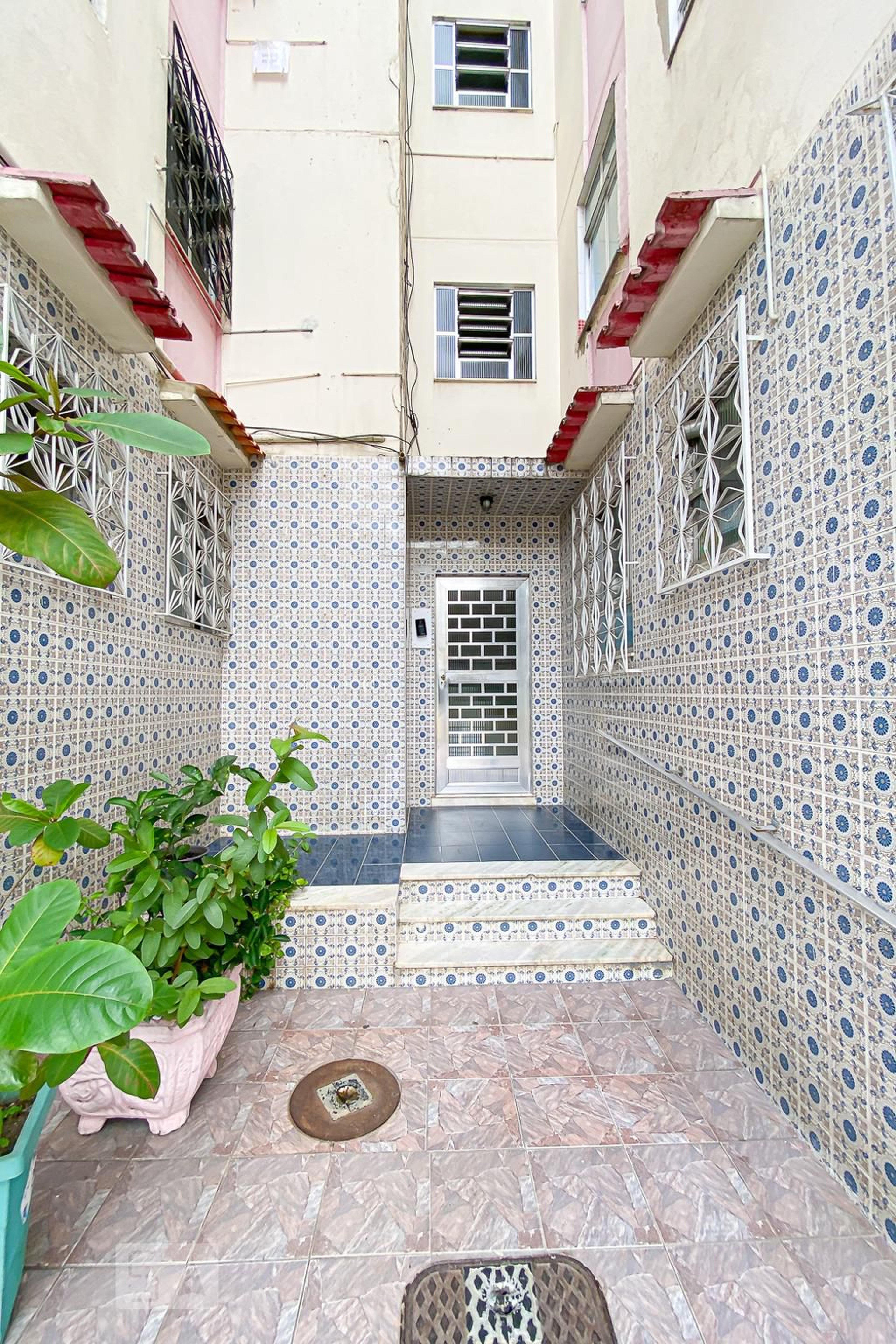 Entrada do prédio - null