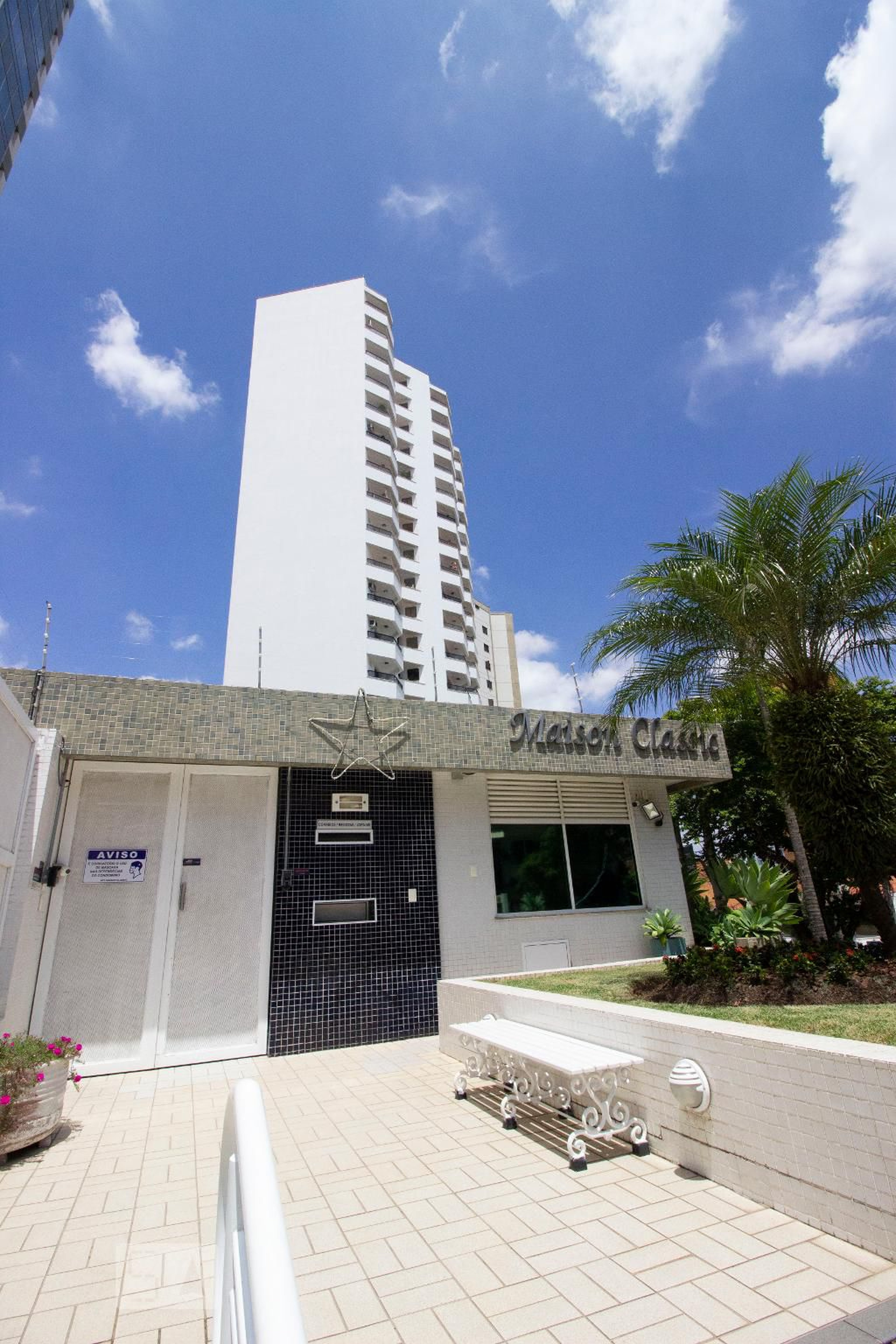 Fachada do Condomínio Condomínio Maison Classic