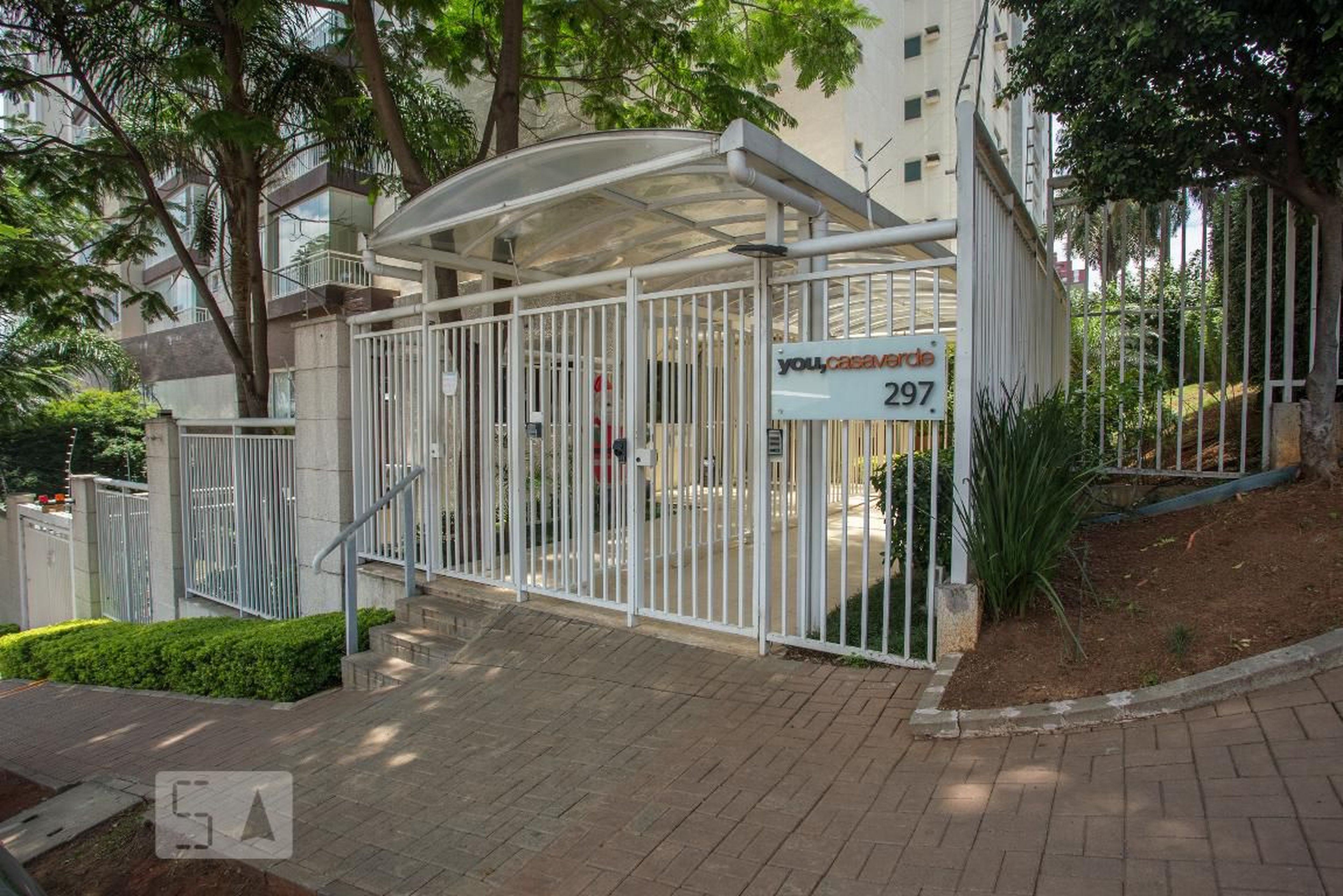 Fachada Condomínio em Rua Domingos Fasolari, 296