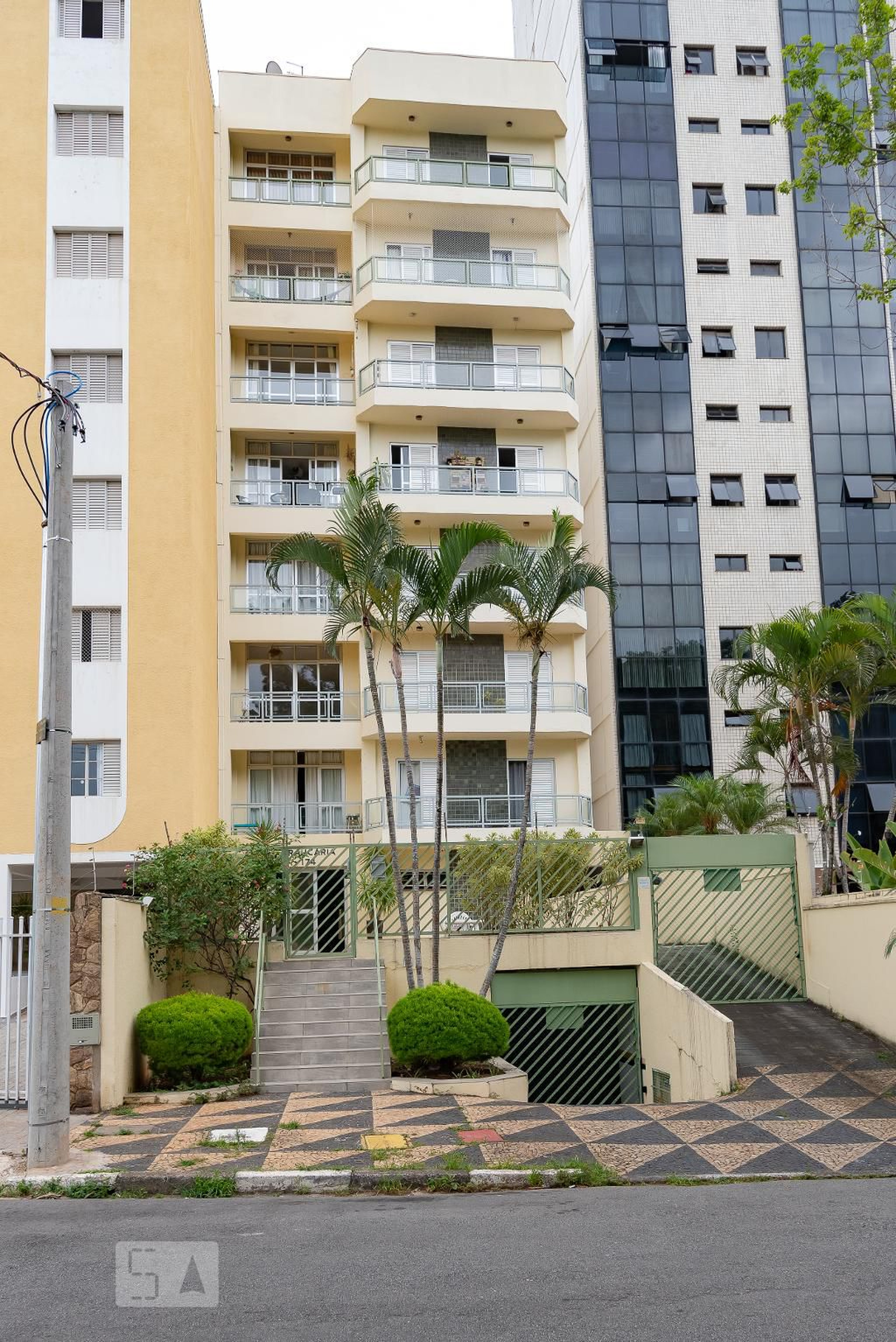 Fachada Condomínio em Rua Avelino do Amaral, 174
