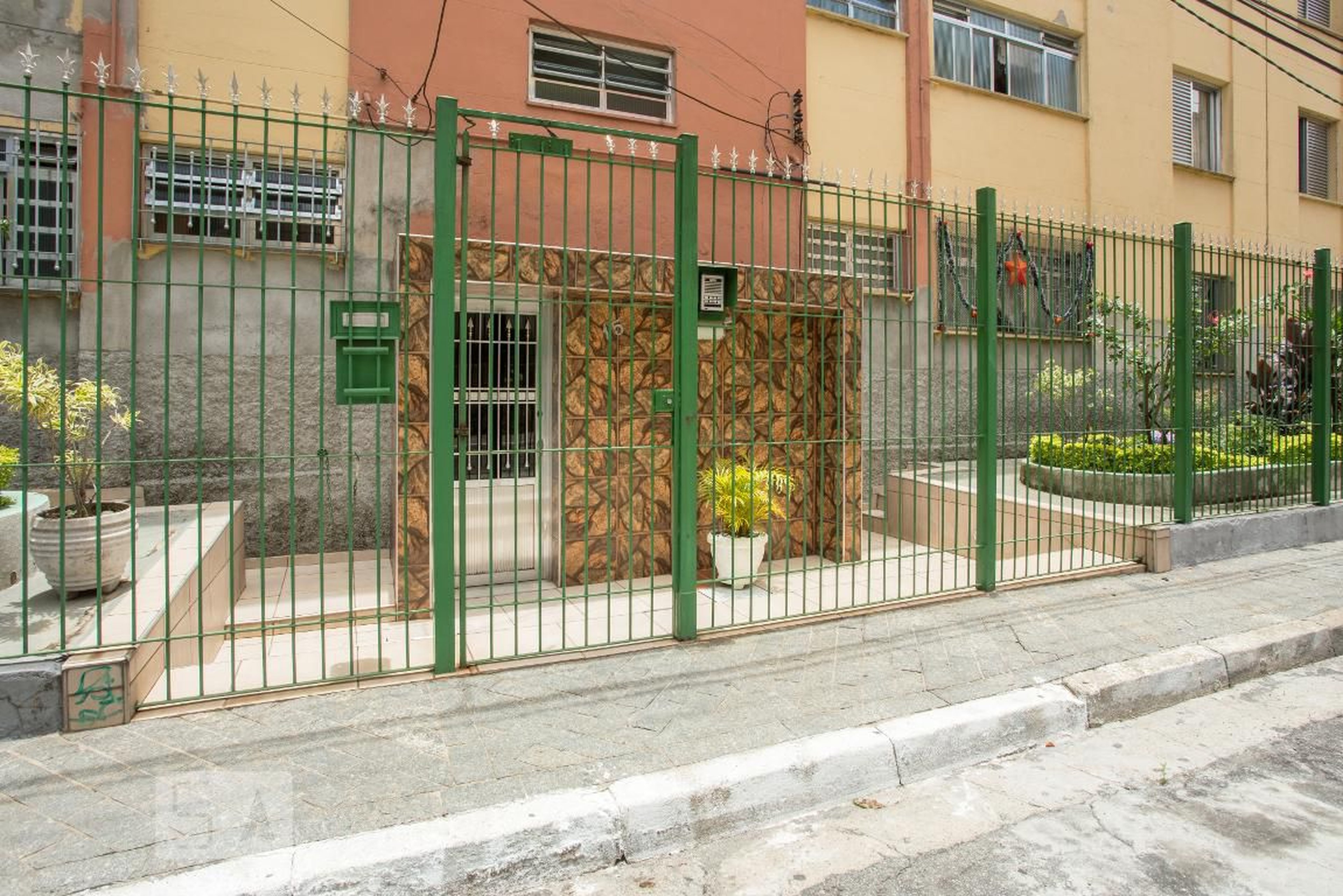 Fachada Condomínio em Rua Professor Antônio da Costa, 15