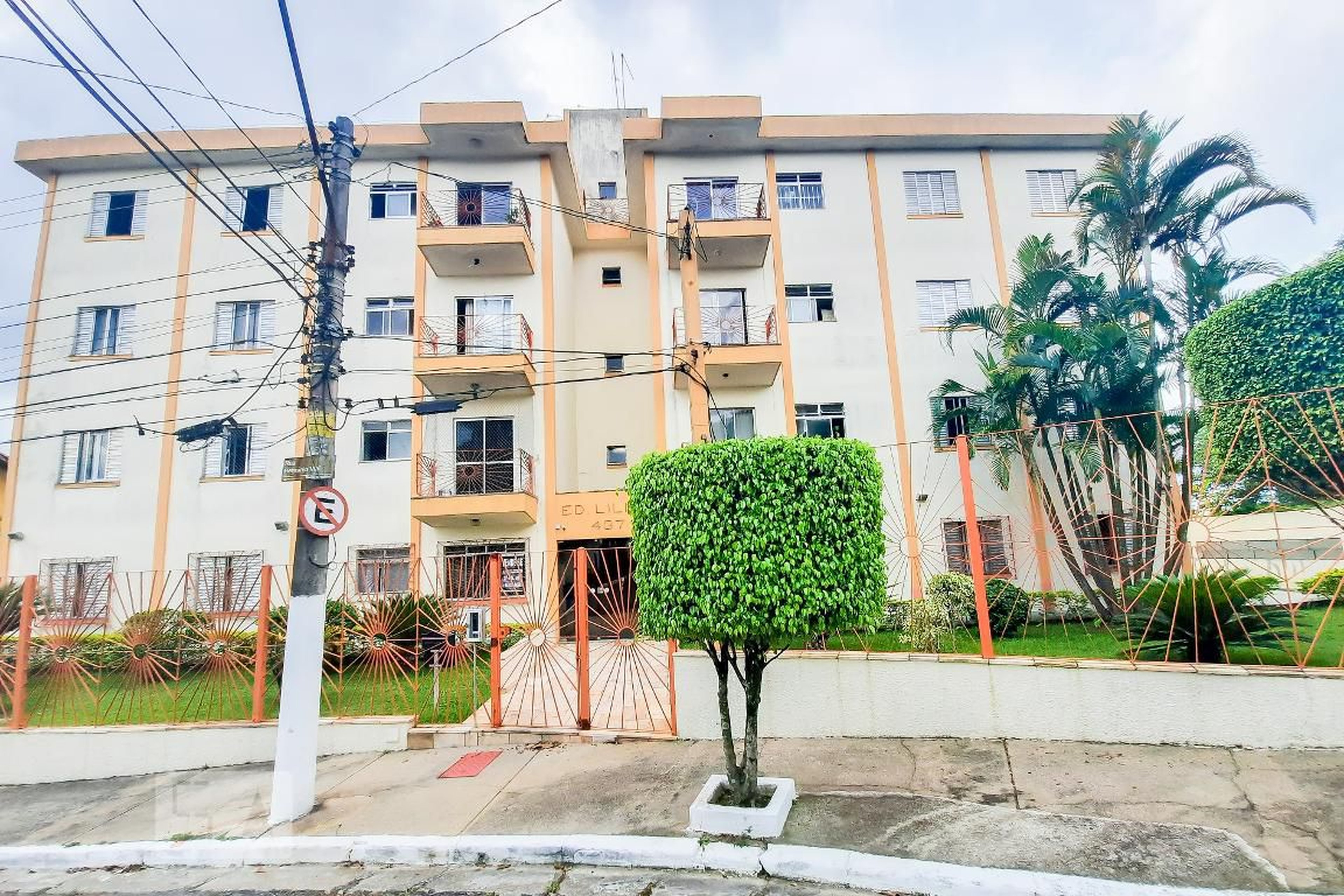 Fachada do Condomínio Edifício Lilian