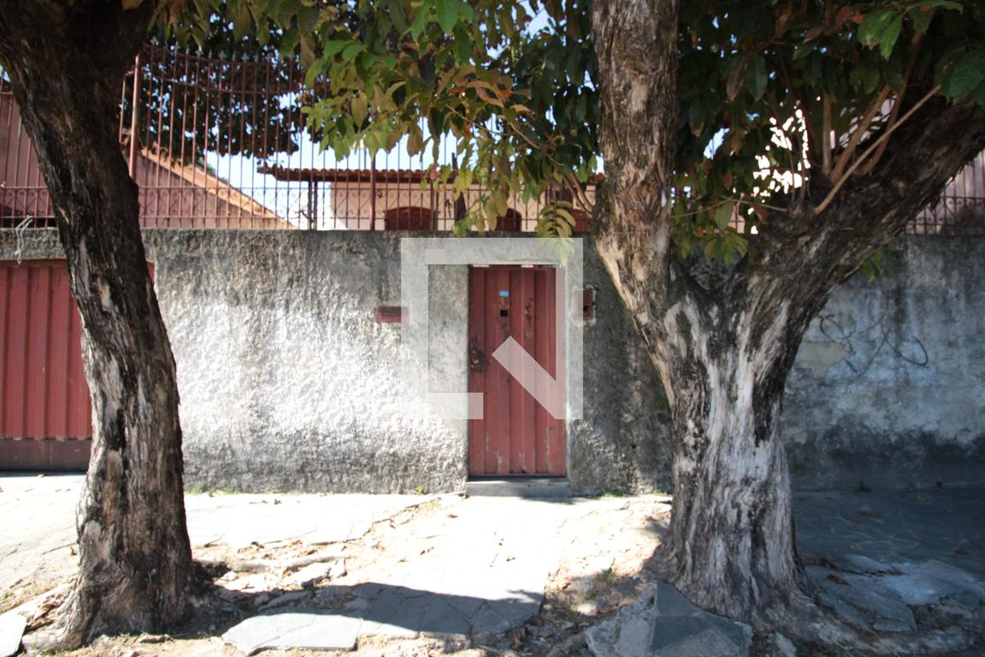 Fachada Condomínio em Rua Alice Marquês, 20