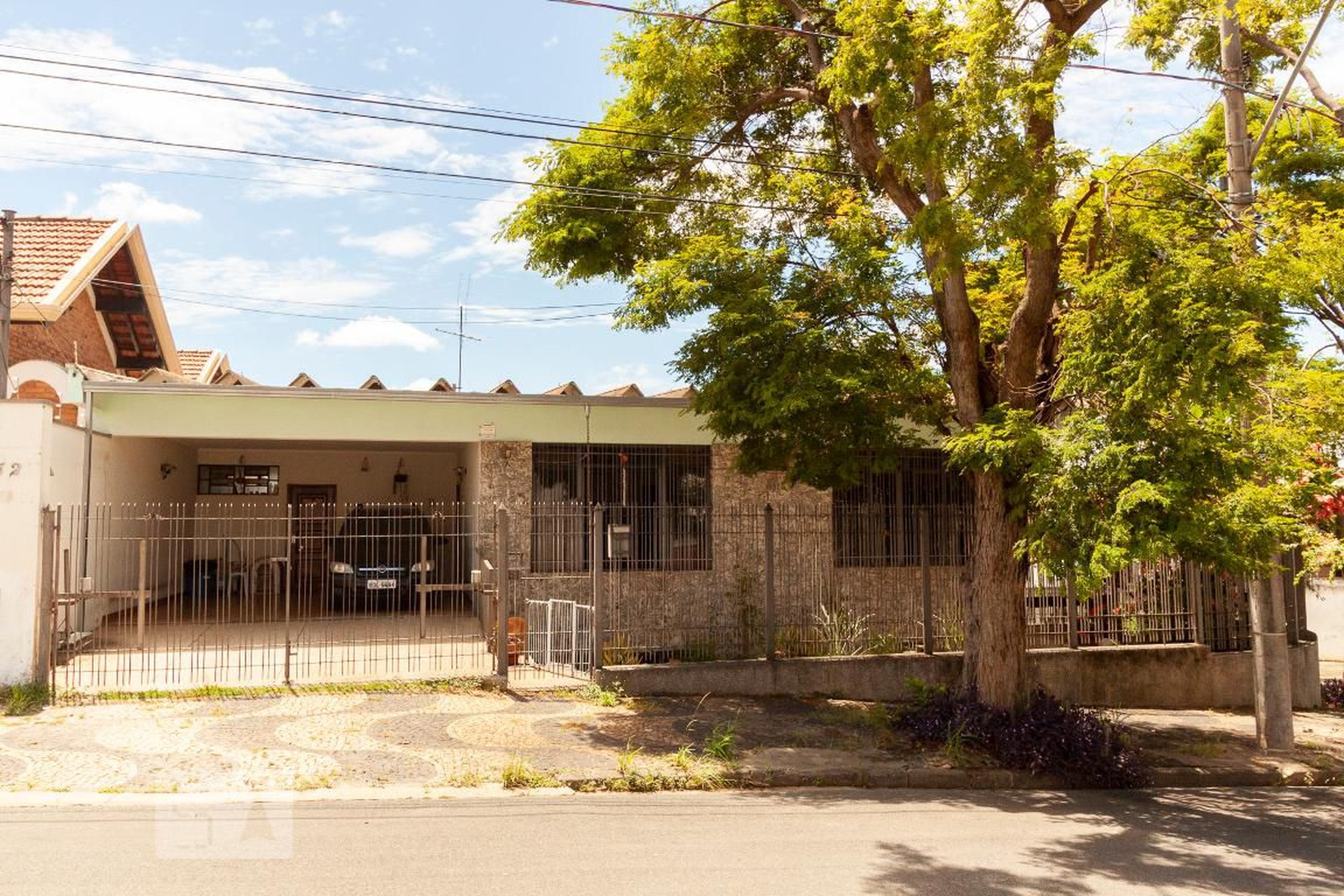 Fachada Condomínio em Rua Dom Afonso Henrique, 232