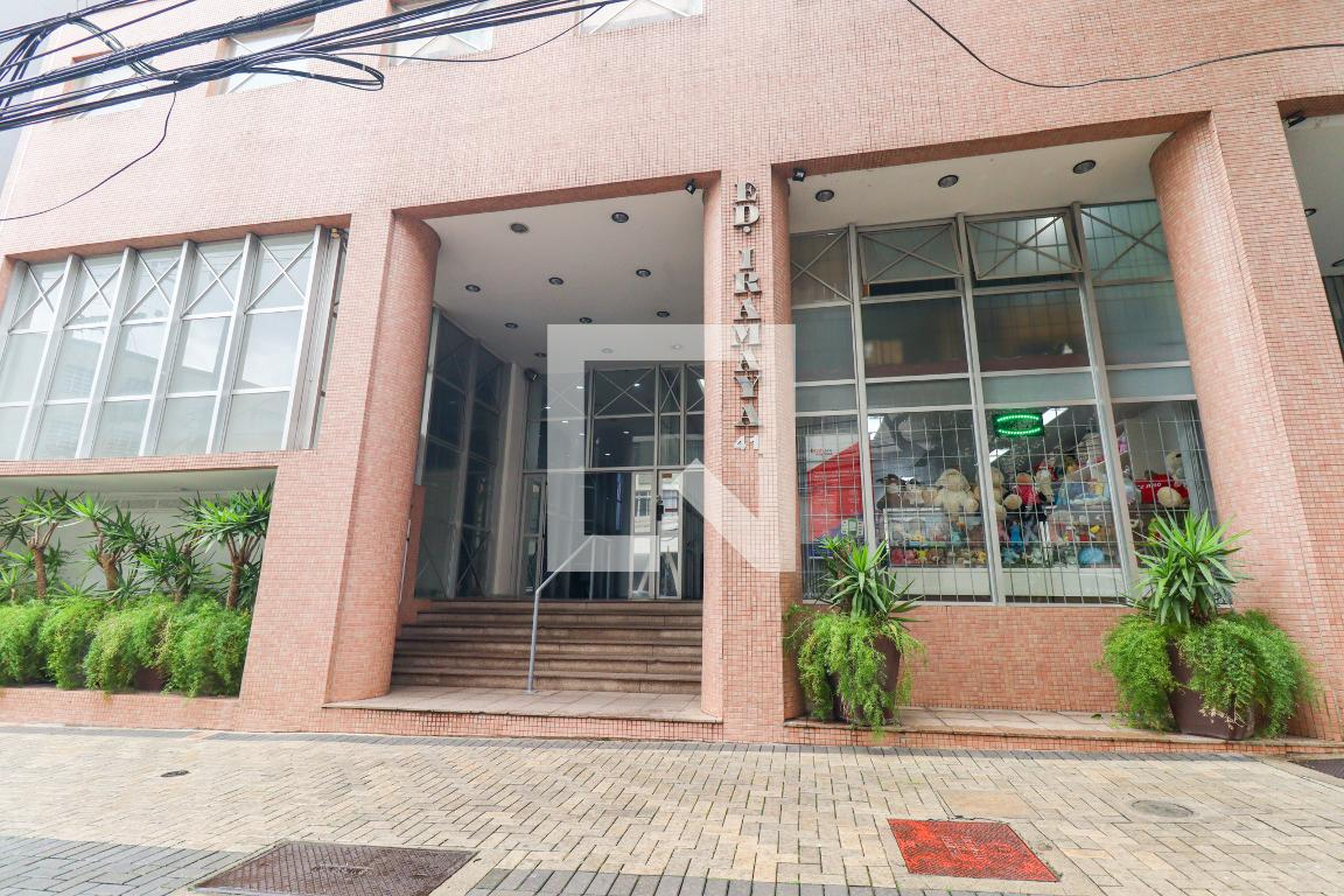 Fachada do Condomínio Edifício Iramaya