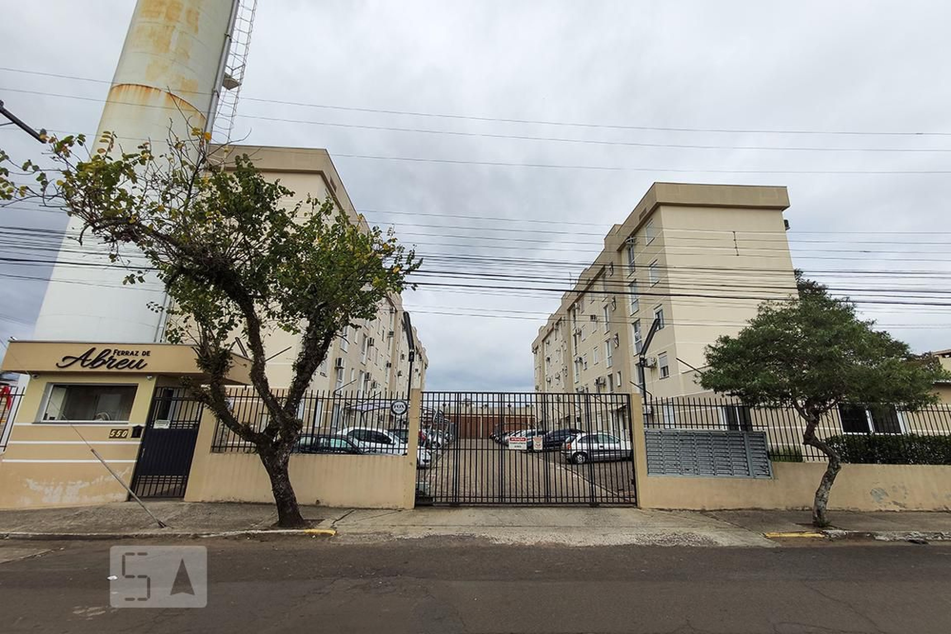 Fachada do Condomínio Condomínio em Rua Ferraz de Abreu, 571