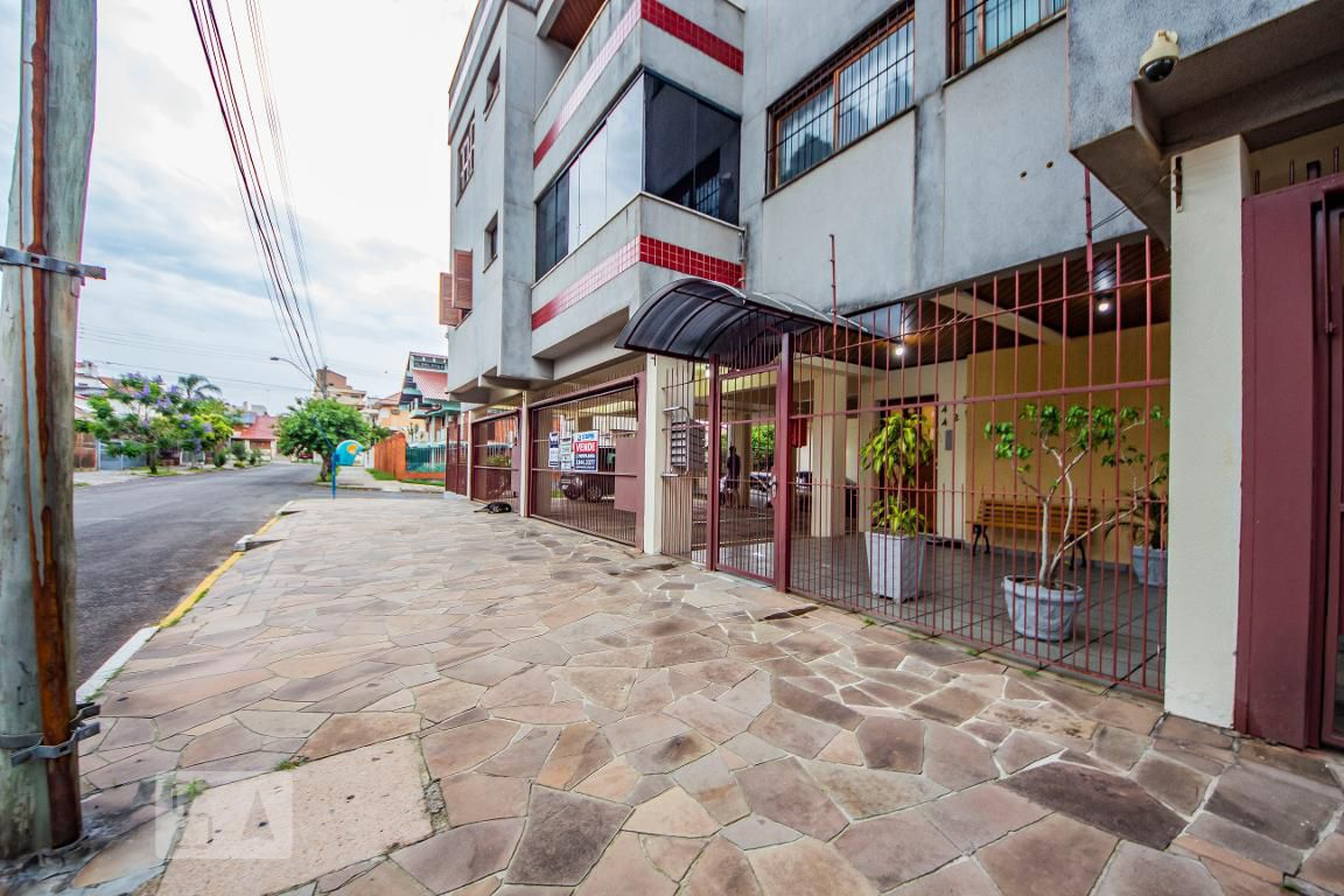 Fachada do Condomínio Condomínio em Rua Maestro Salvador Campanella, 415