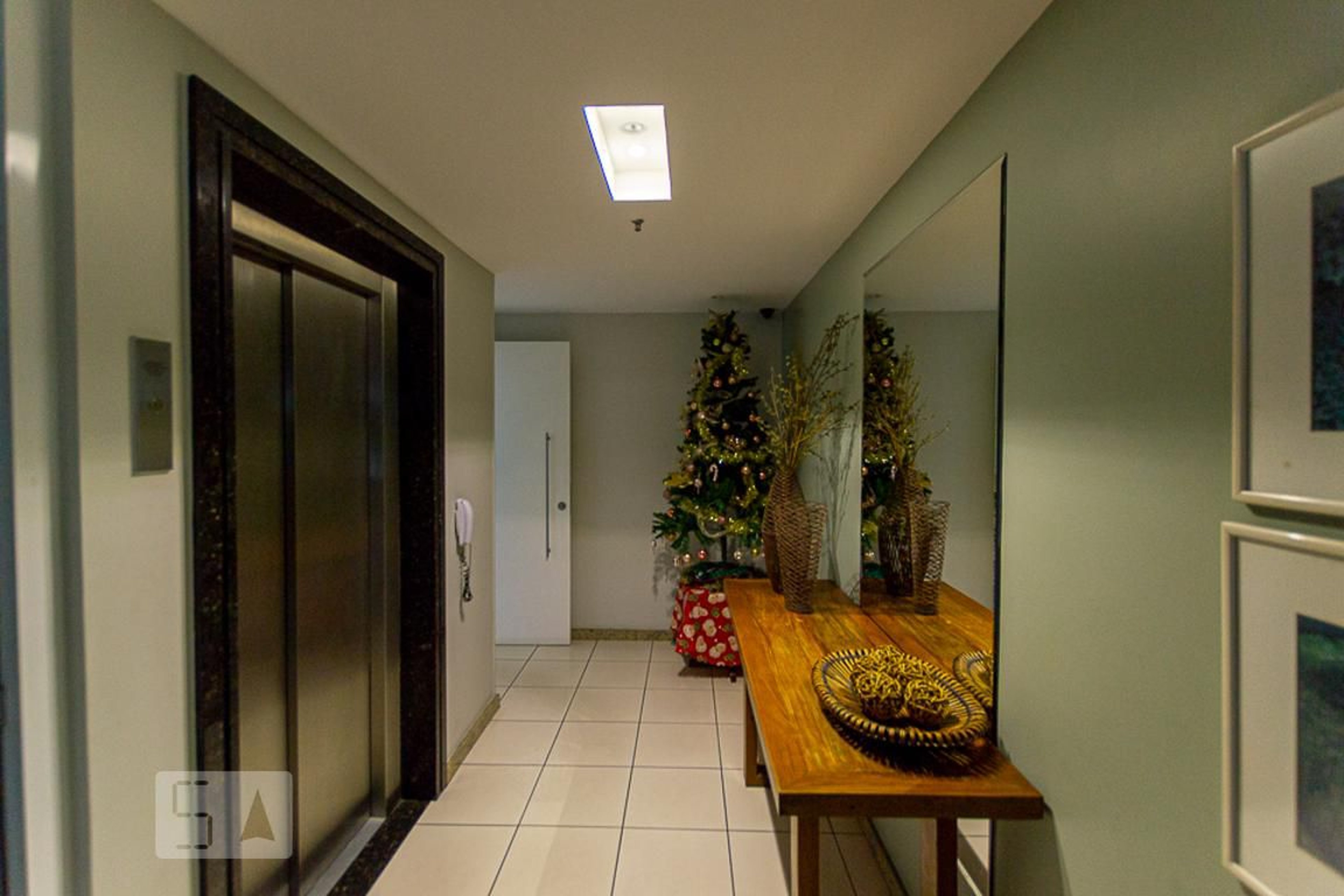 Hall social - Ed. Zaragoza