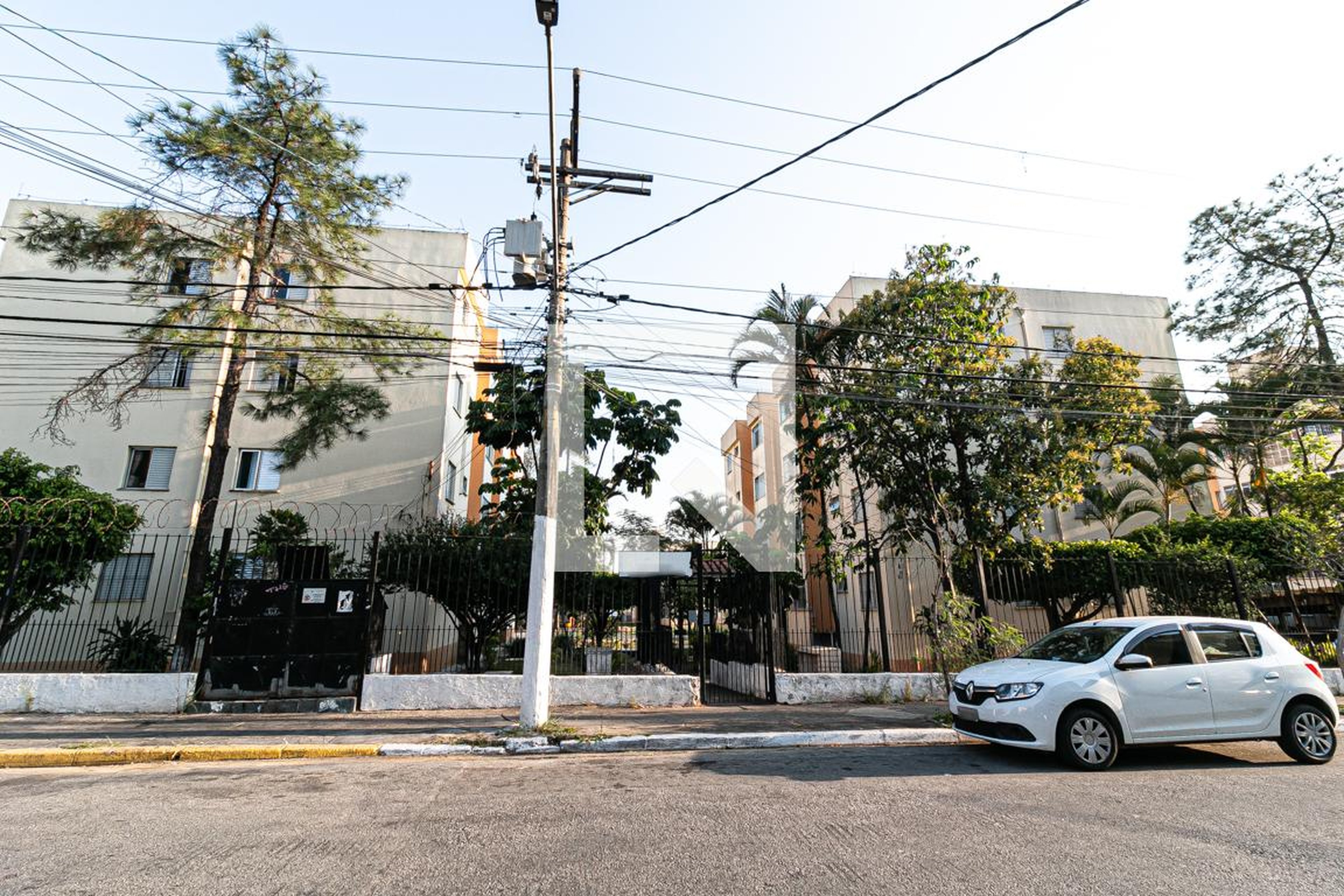 Fachada do Condomínio Condomínio em Rua Araçazal, 105