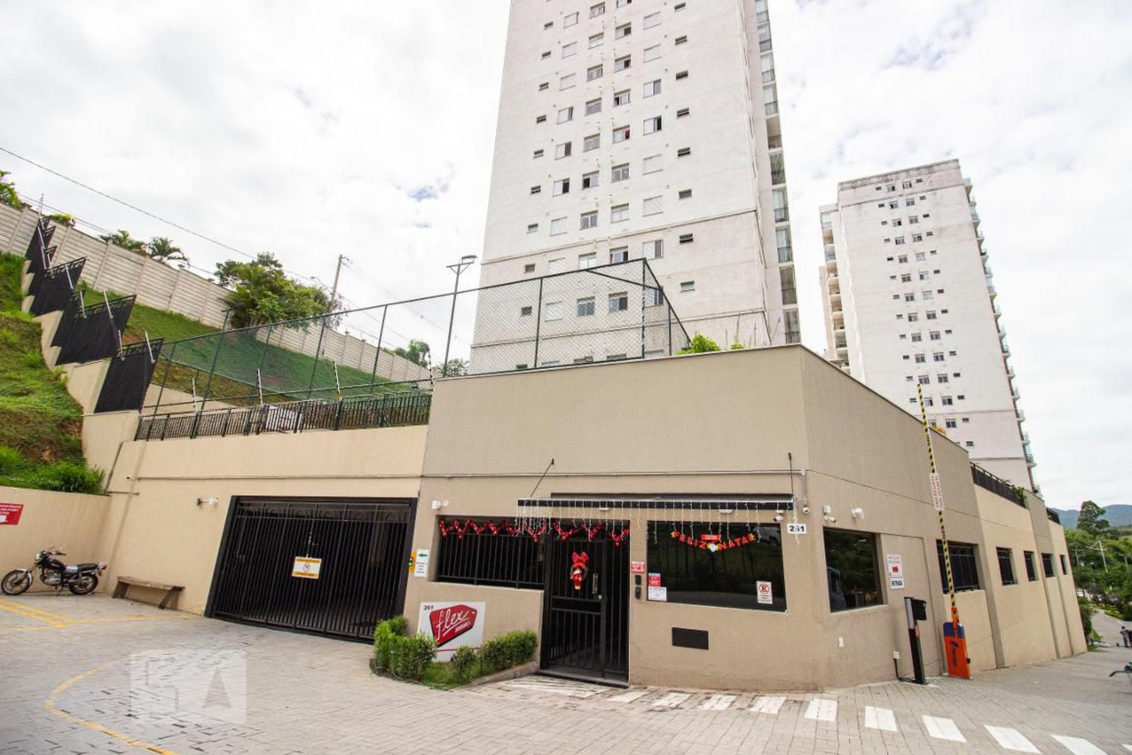 Fachada do Condomínio Condomínio Flex I