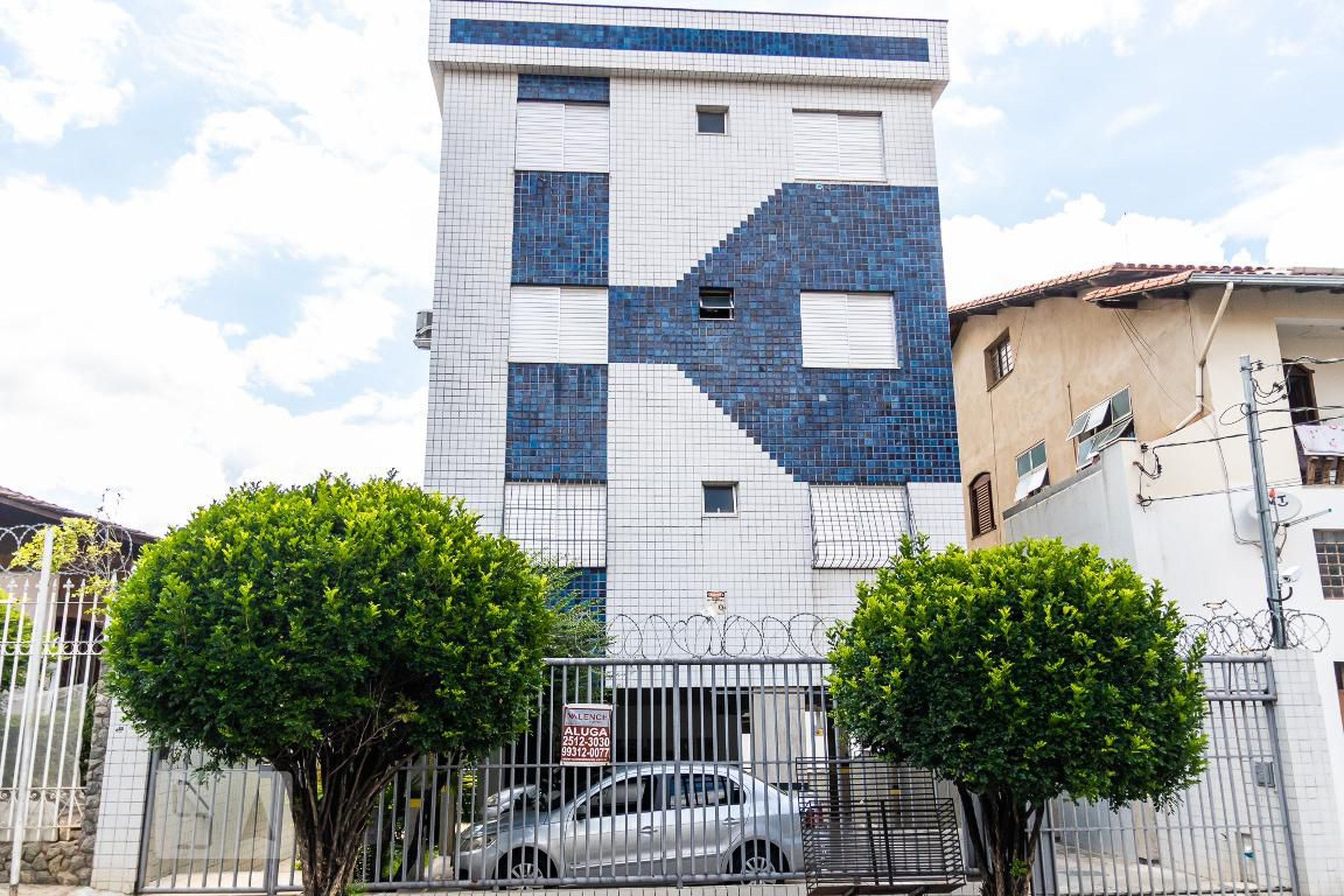 Fachada Condomínio em Rua Rita Alves Castanheira, 221