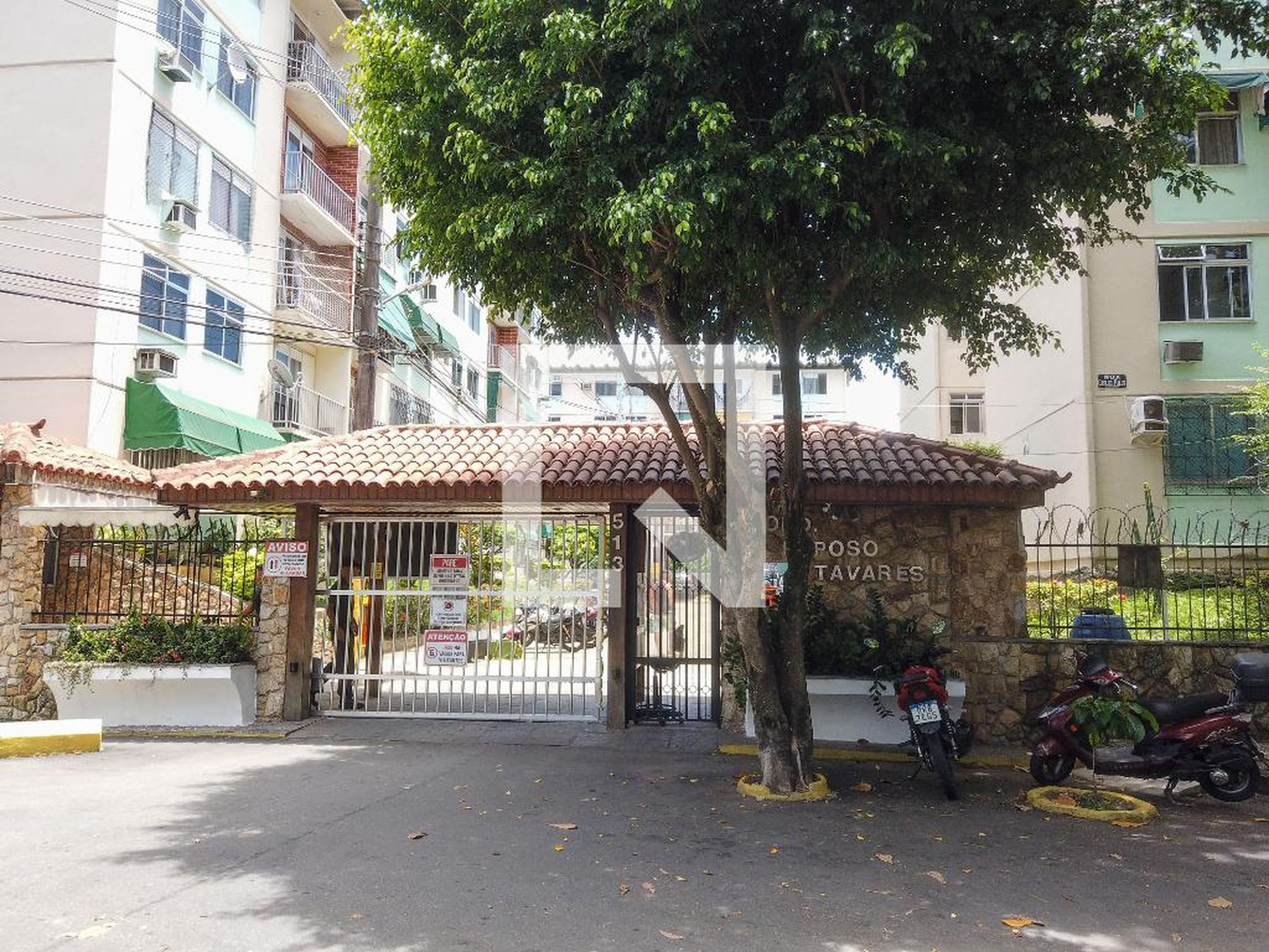 Fachada do Condomínio Condomínio Raposo Tavares