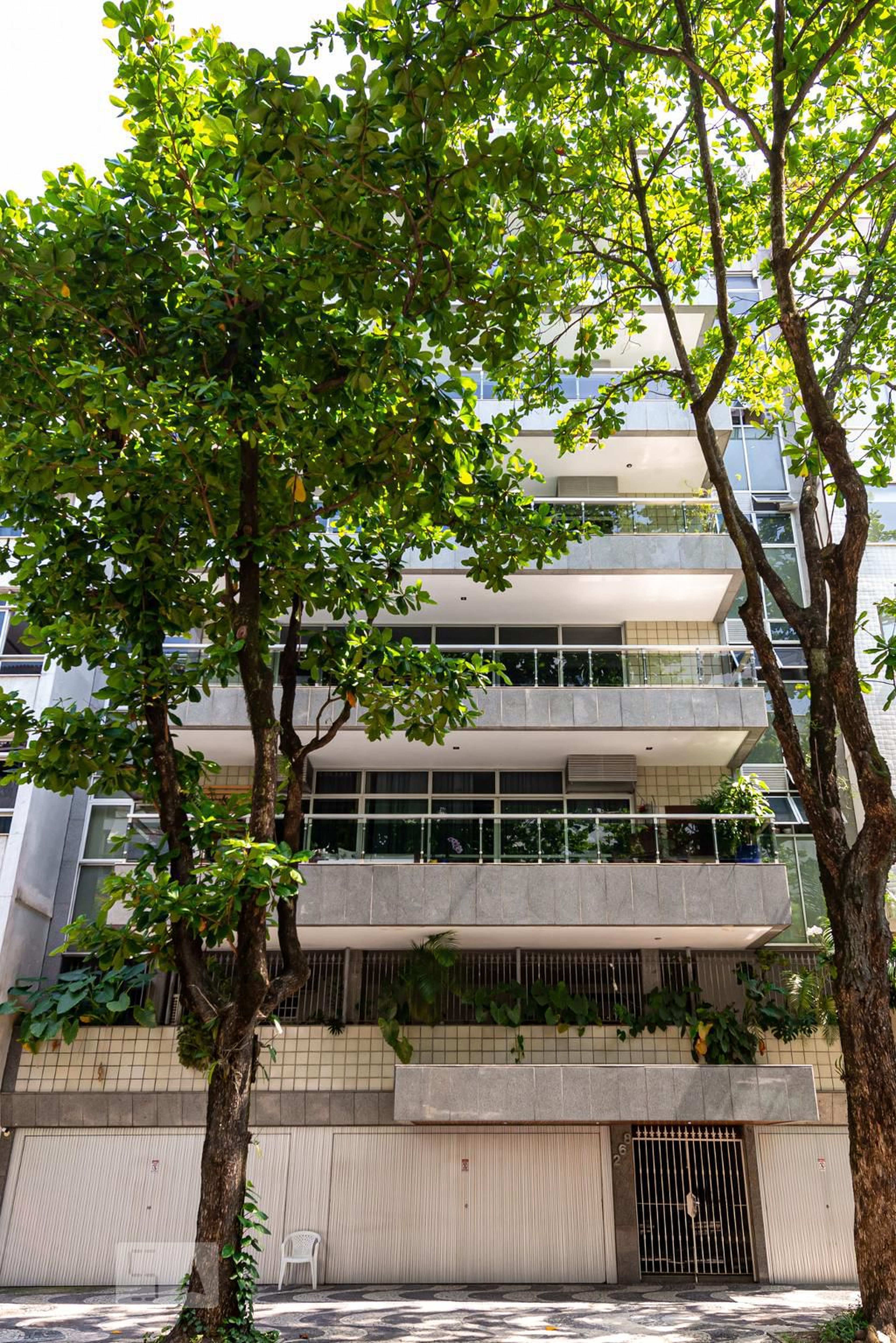 Fachada Condomínio em Rua Redentor, 268