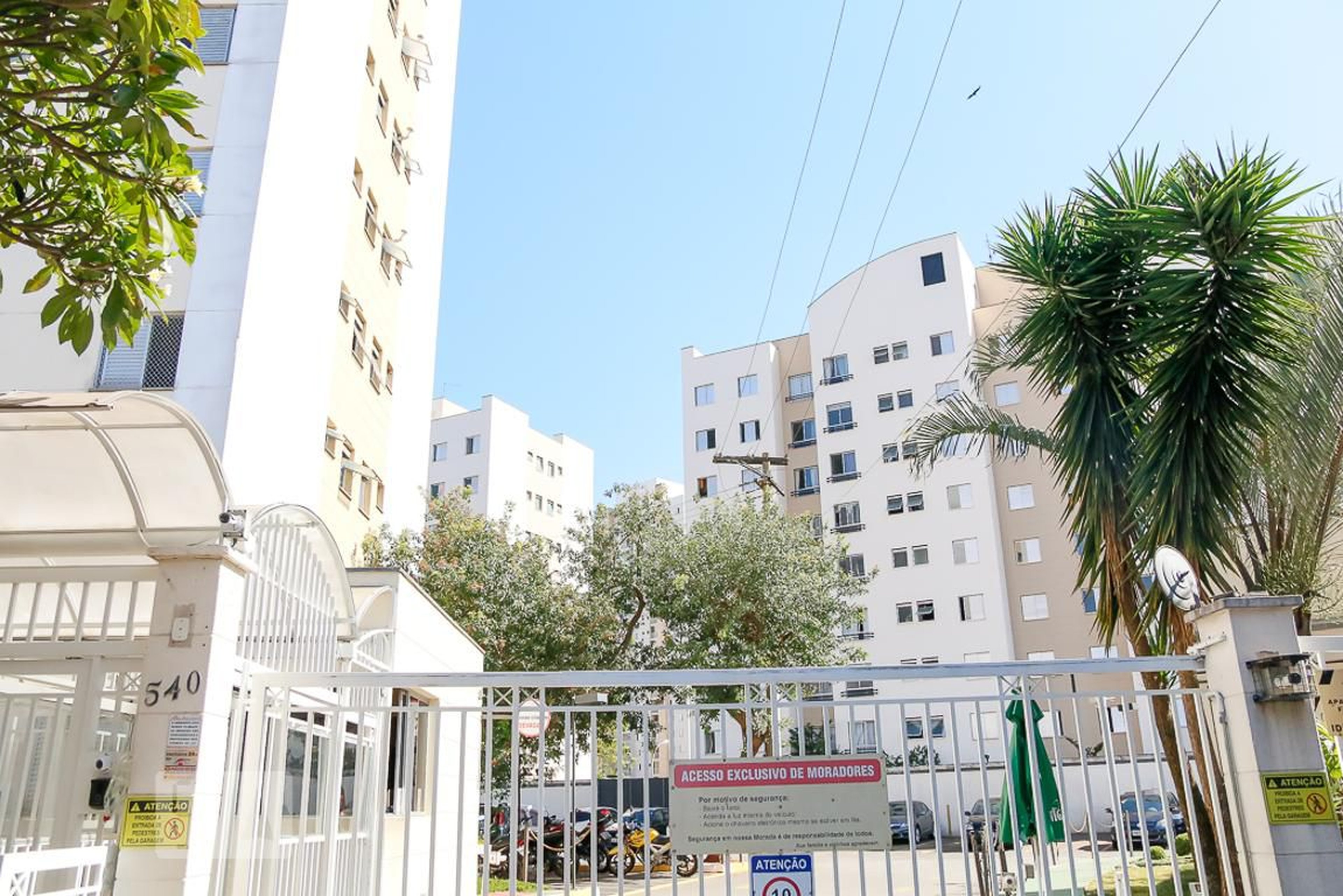 Fachada do Condomínio Condomínio em Rua Curiá, 54