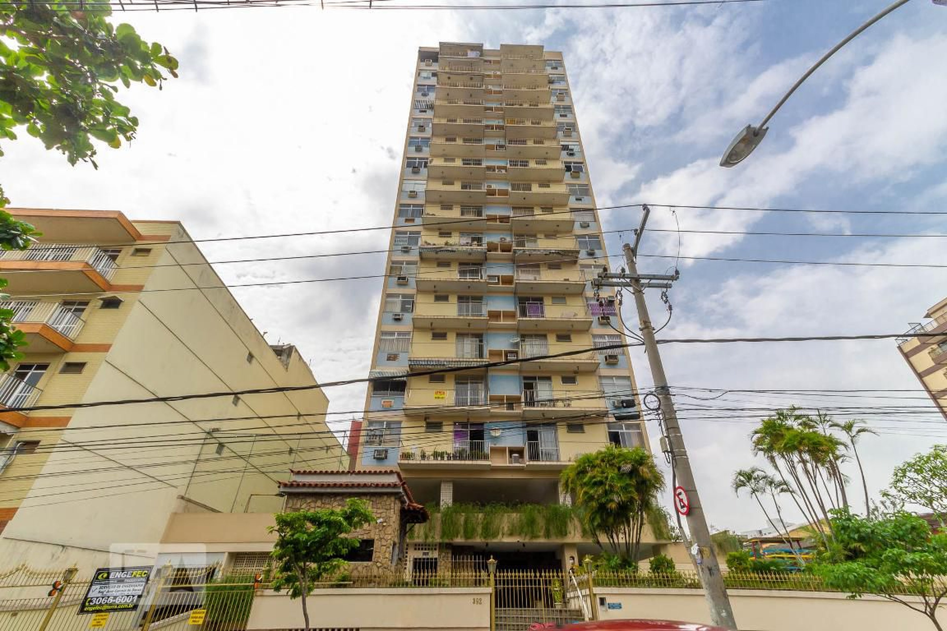 Fachada do Condomínio Edifício Van Monartis