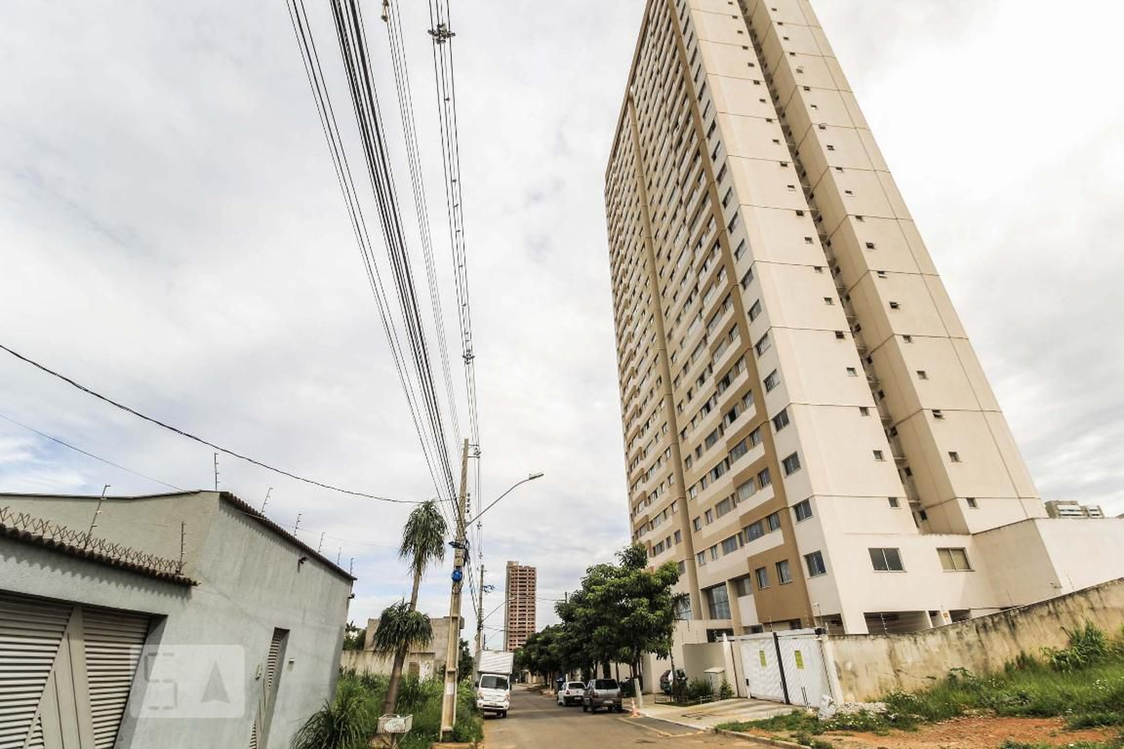 Fachada do Condomínio Condomínio Lourenzzo Village