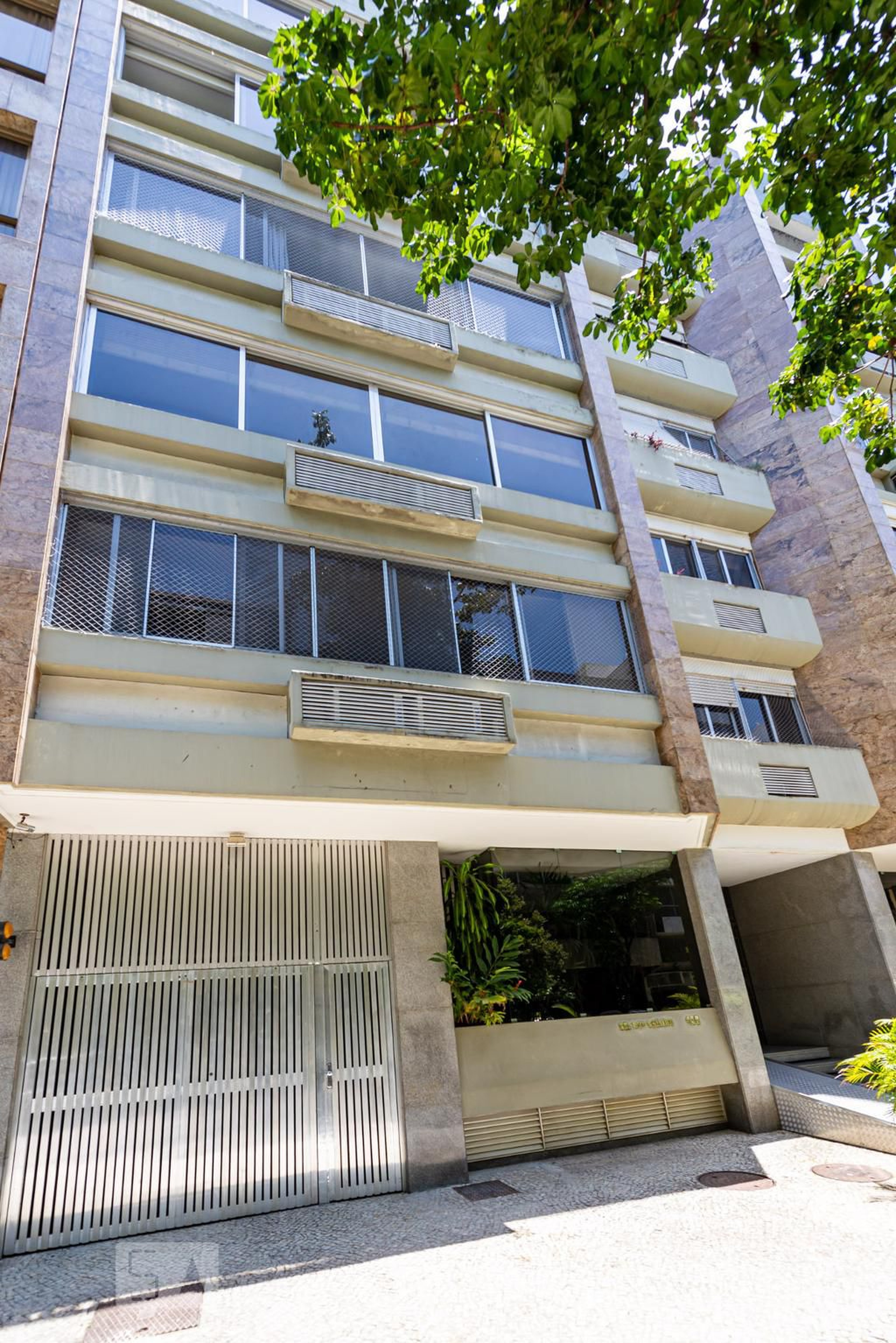 Fachada Condomínio em Rua Nascimento Silva, 438