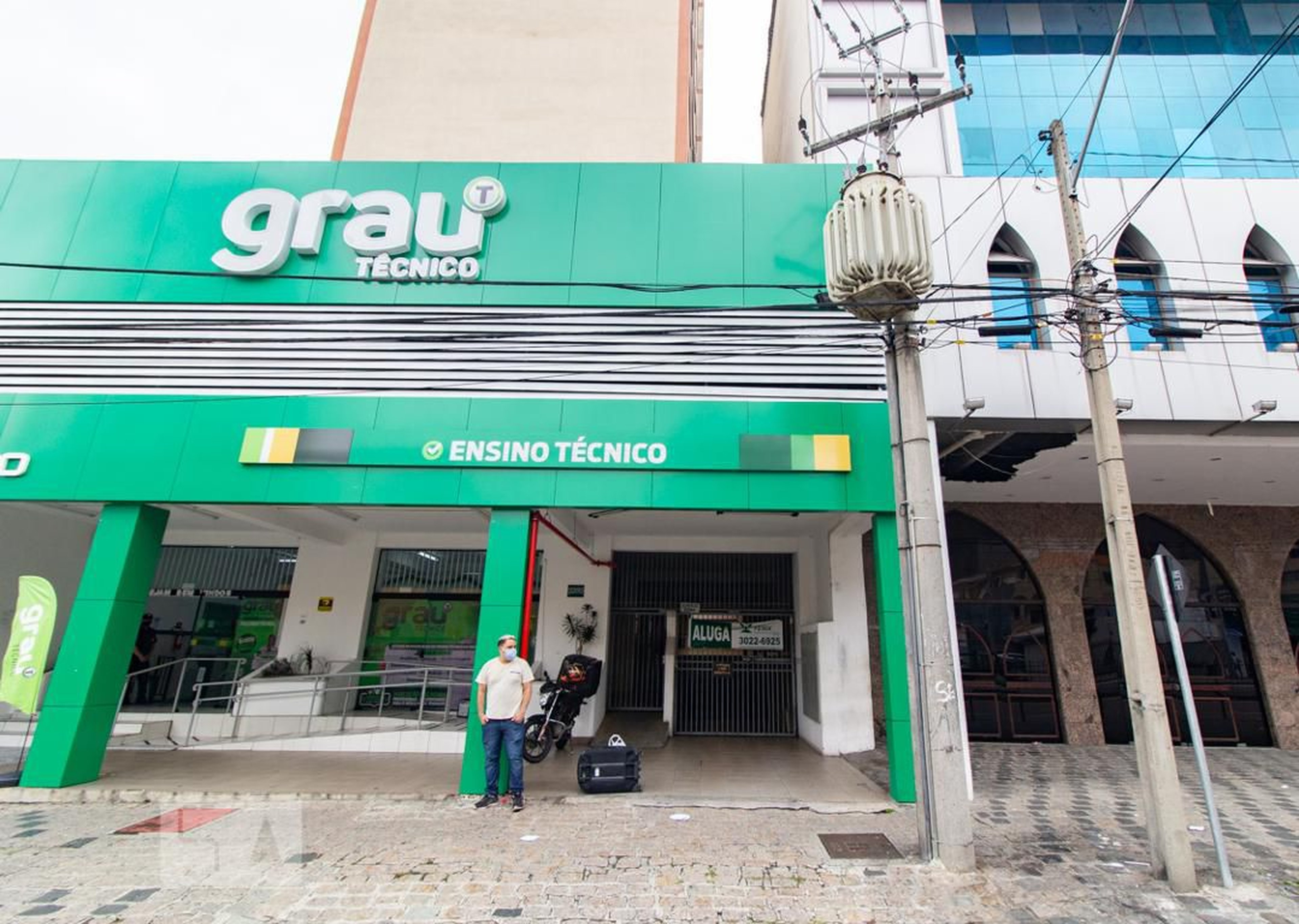 Fachada do Condomínio Condomínio Roma