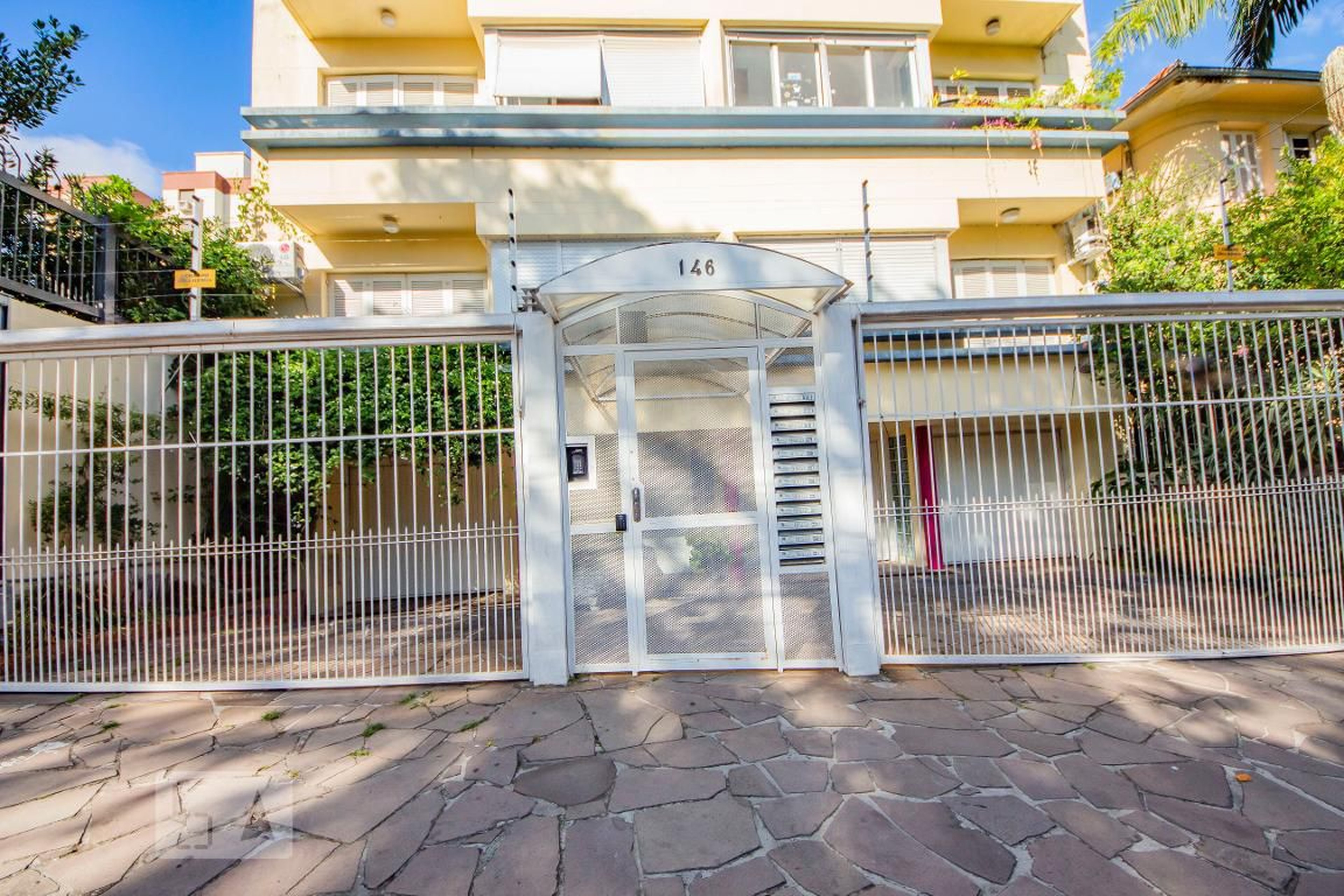 Fachada do Condomínio Condomínio em Rua Carazinho, 146