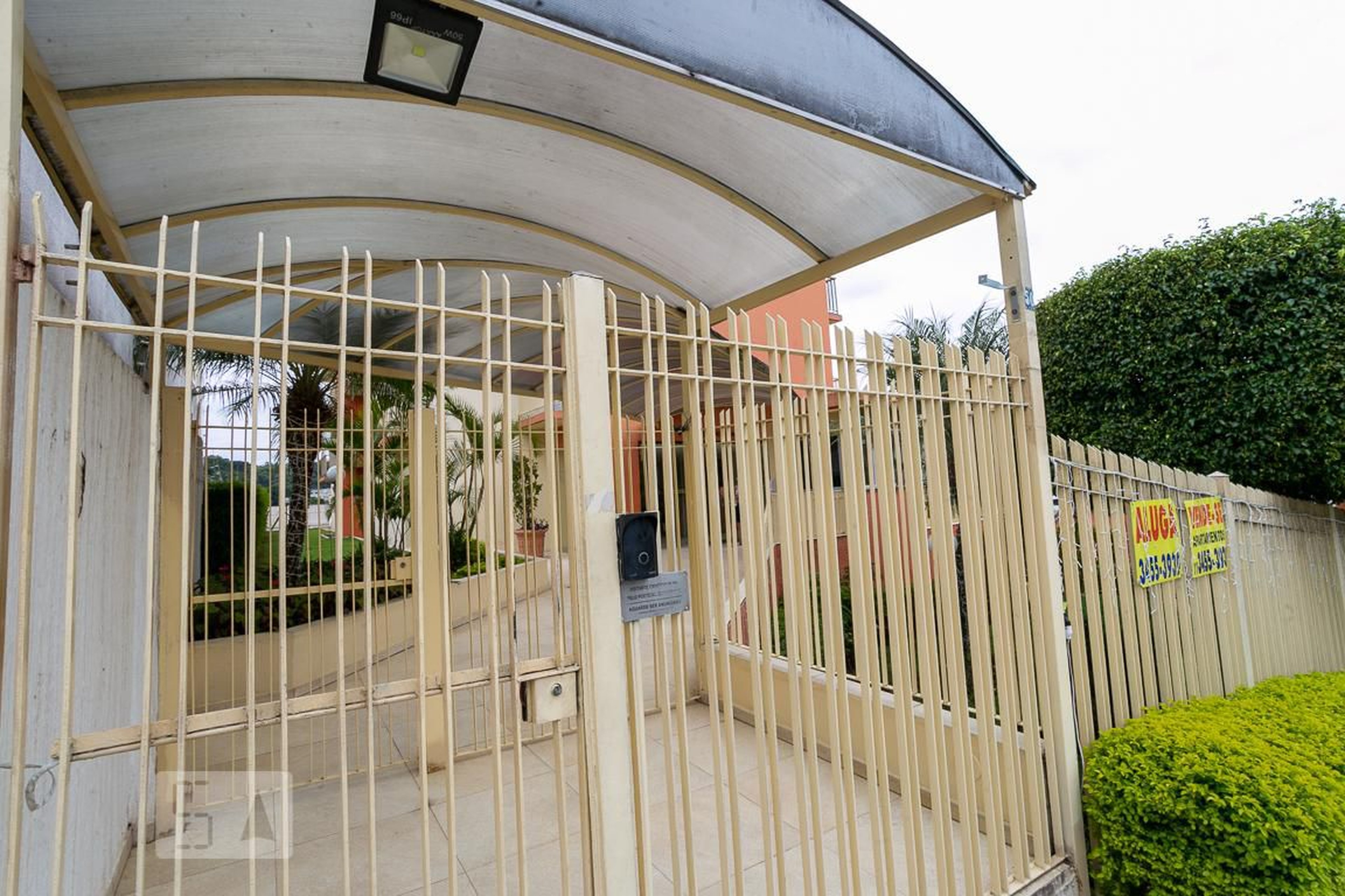 Fachada do Condomínio Condomínio Flores do Campo