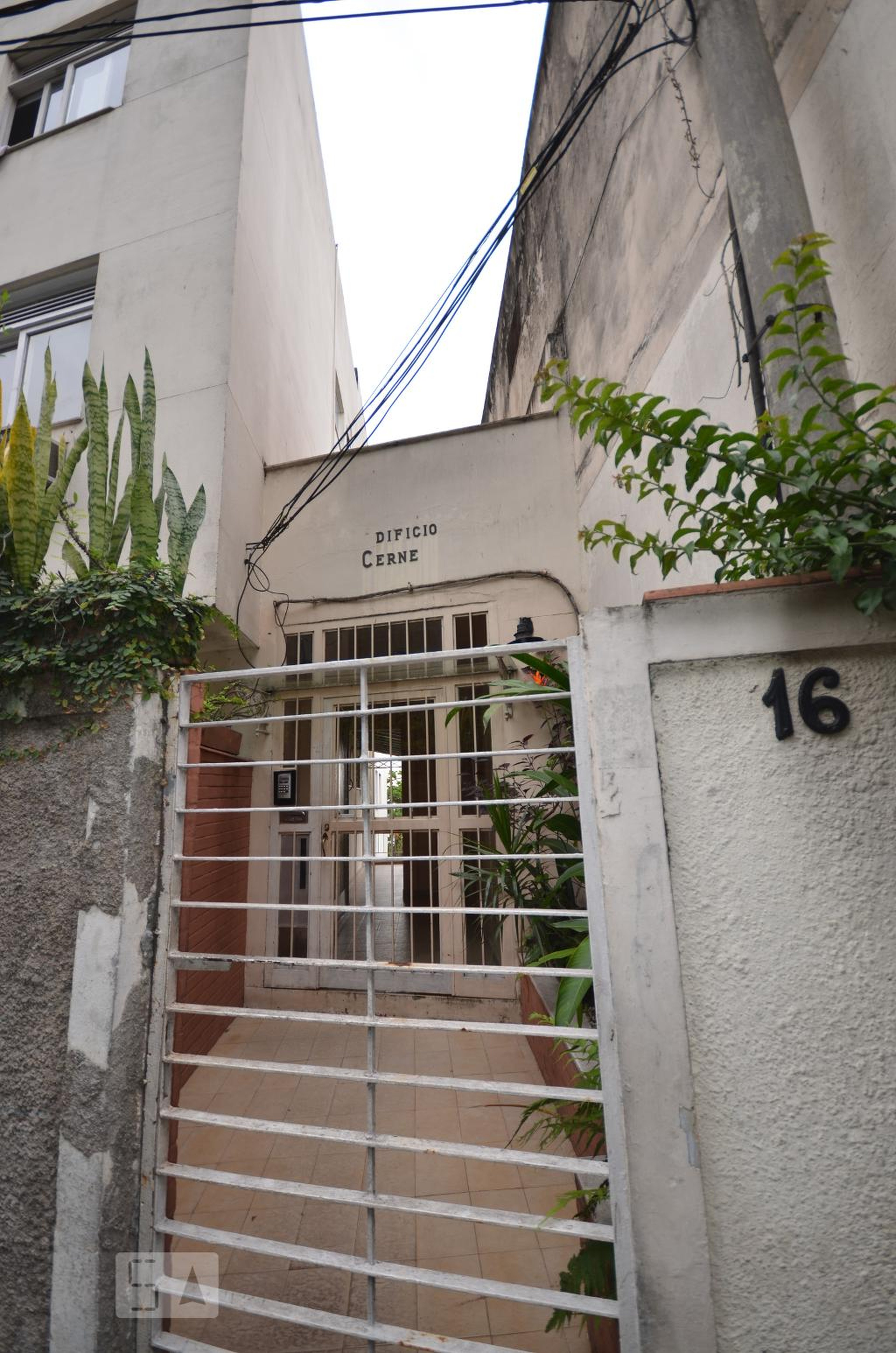Fachada Condomínio em Rua Almirante Alexandrino, 16