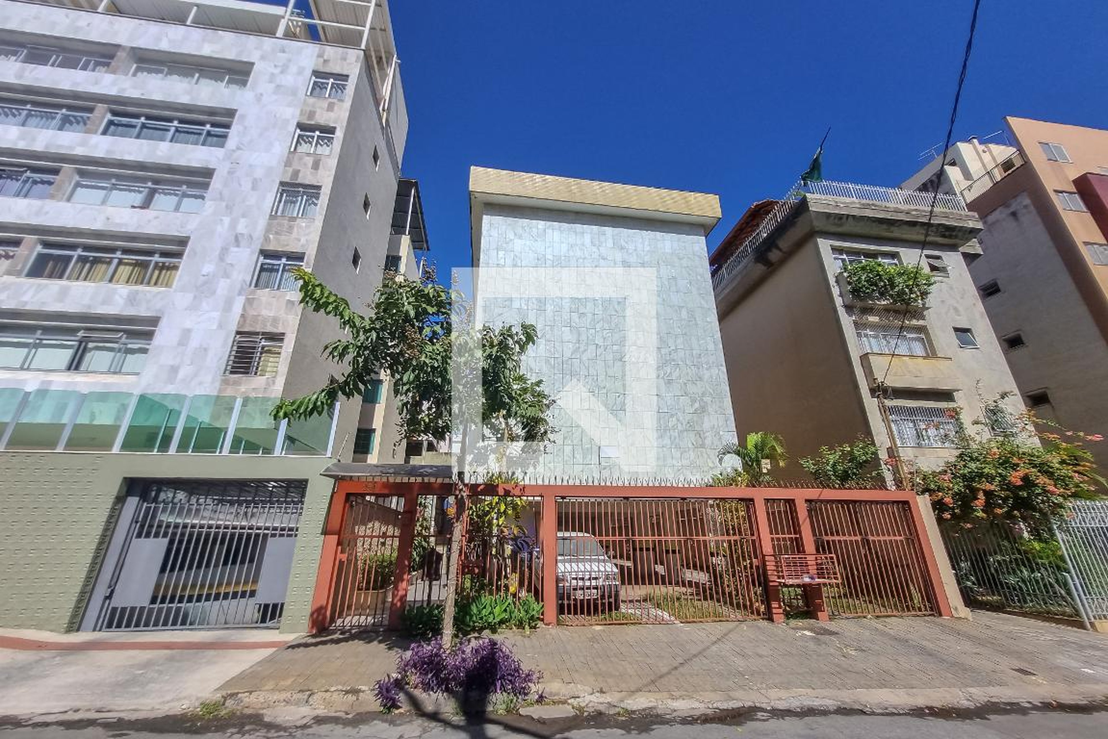 Fachada Condomínio em Rua Professor Lincoln Continentino, 290