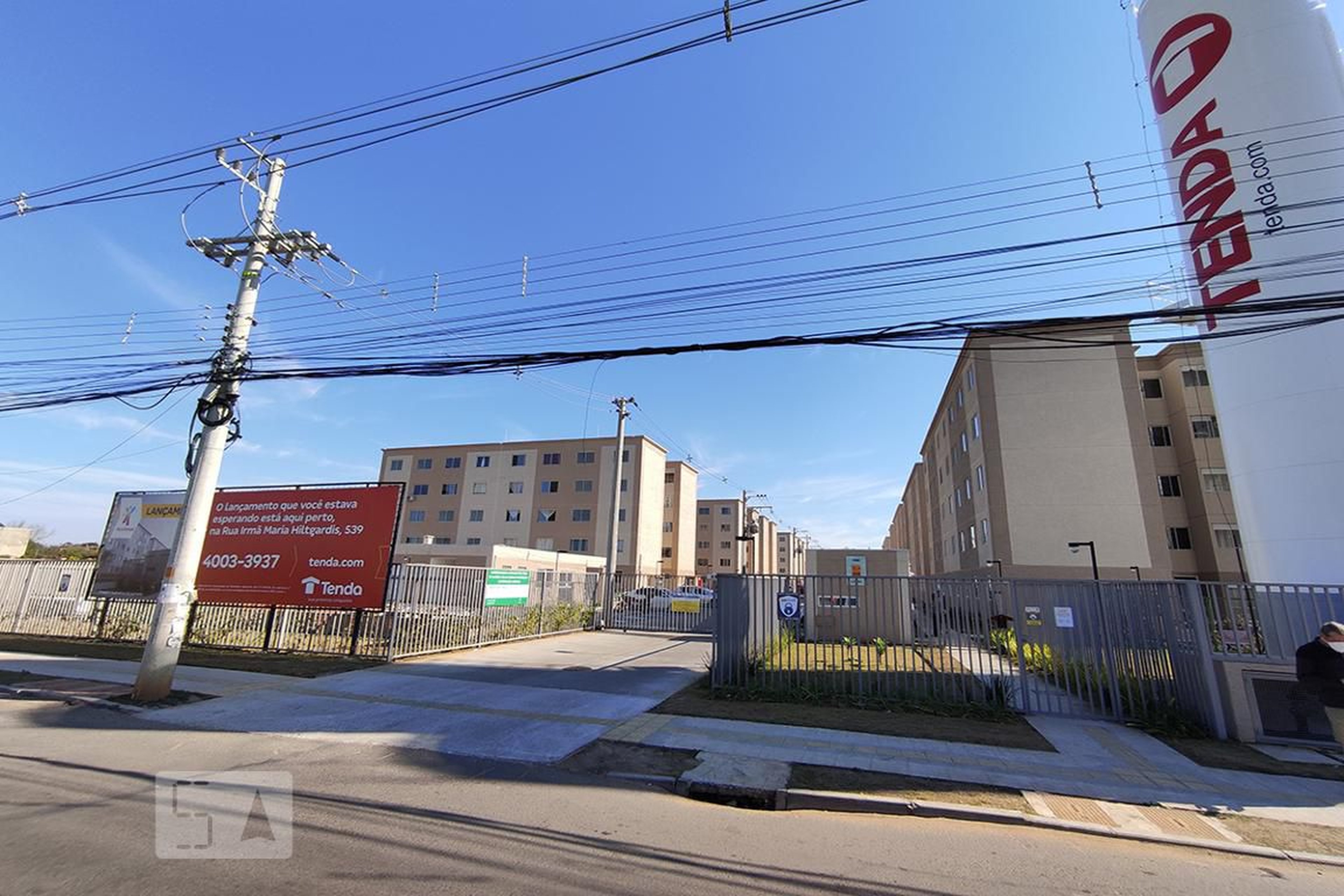 Fachada do Condomínio Condomínio em Avenida A.J. Renner, 404