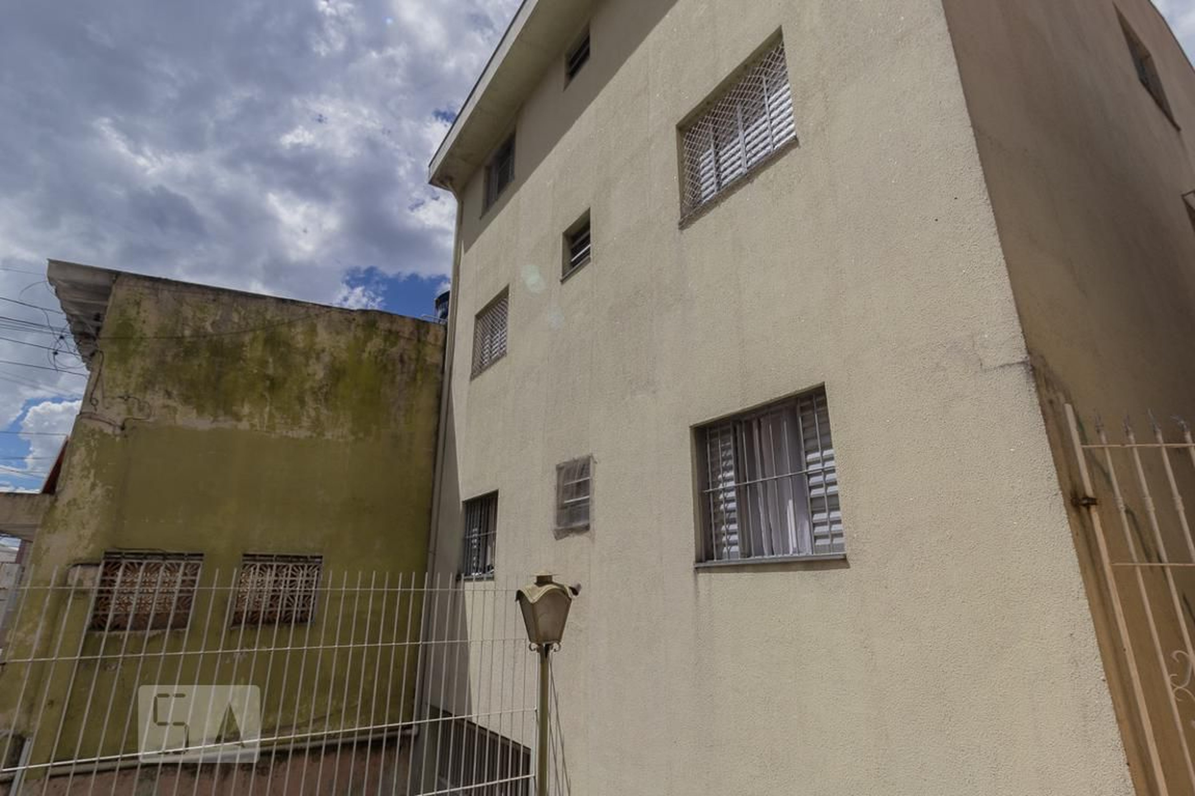 Fachada Condomínio em Rua Francisco Ribeiro de Barros, 124