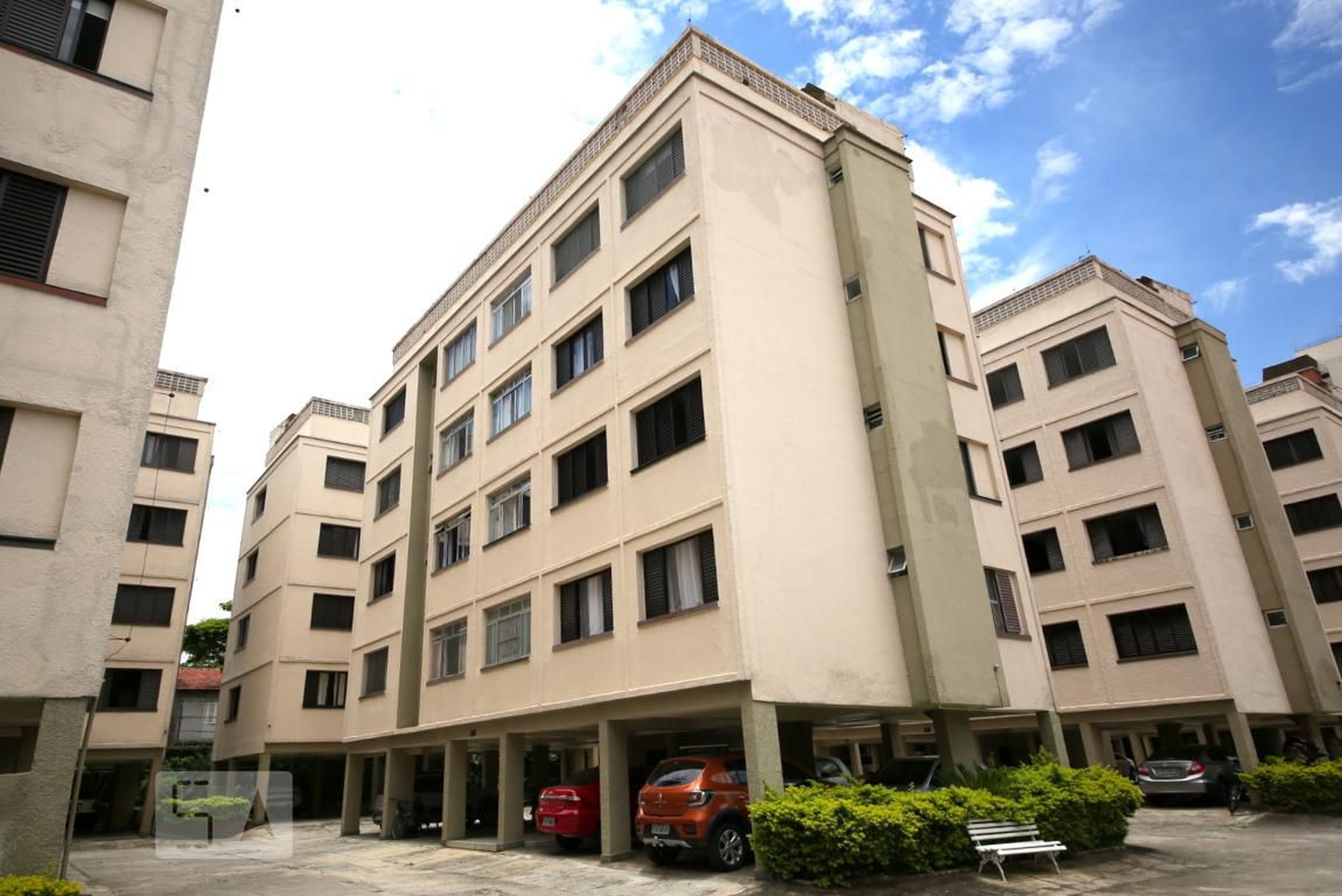 Fachada Condomínio em Rua Darwin, 383