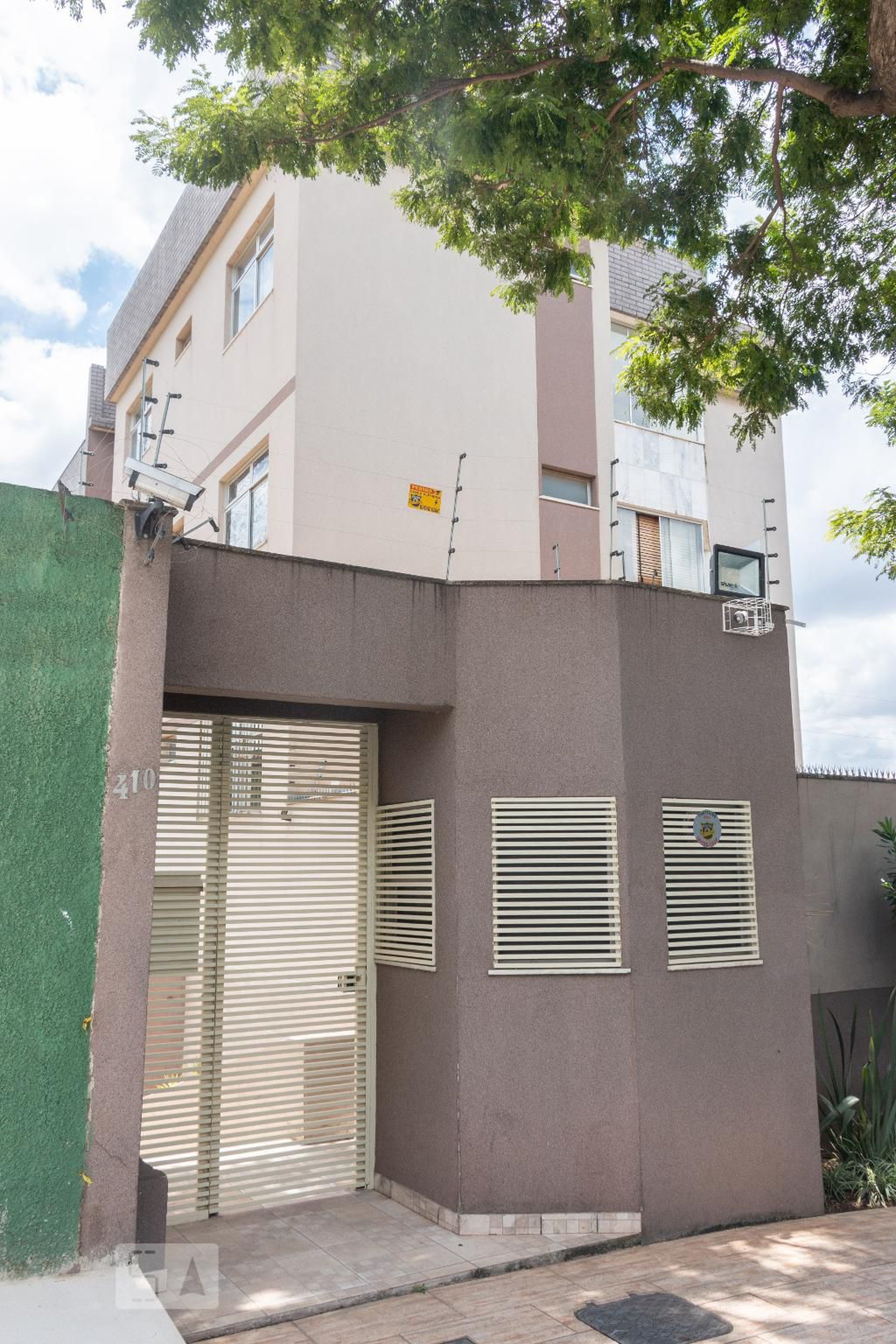 Fachada Condomínio em Rua Pintor Vicente de Abreu, 410