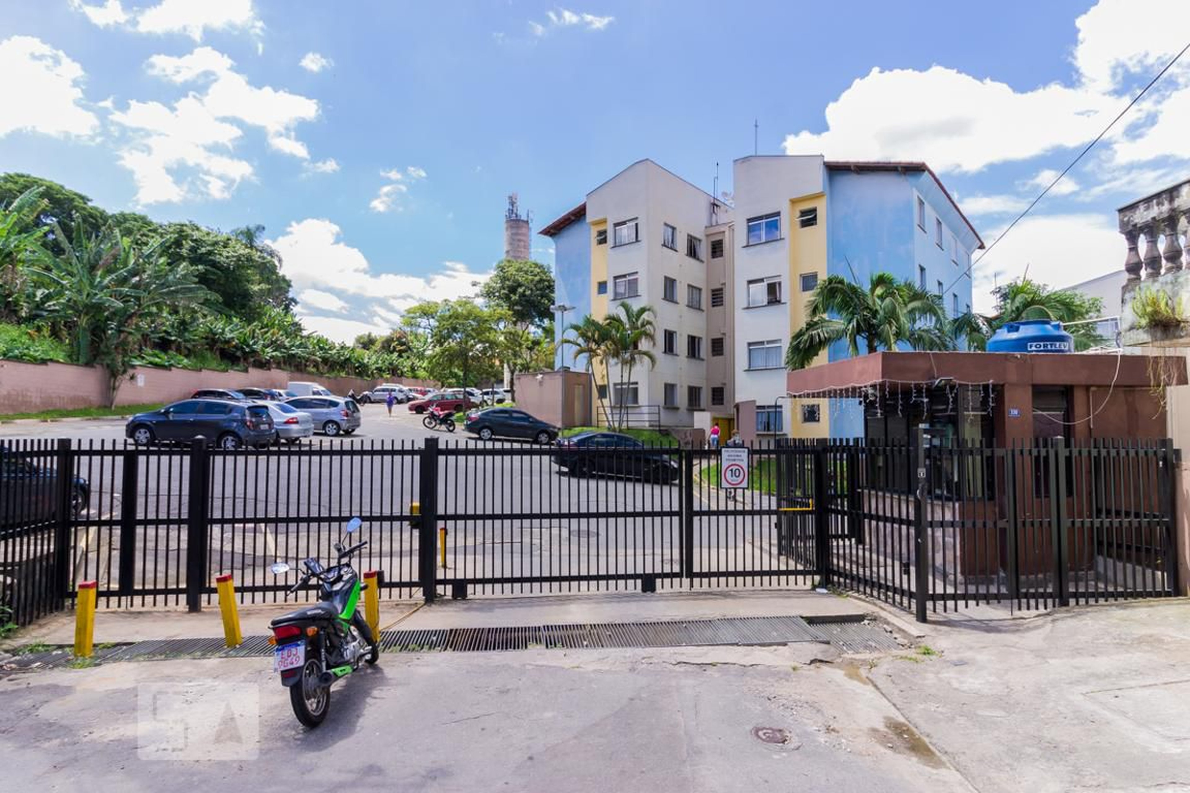 Fachada Condomínio em Rua Cardeal, 301